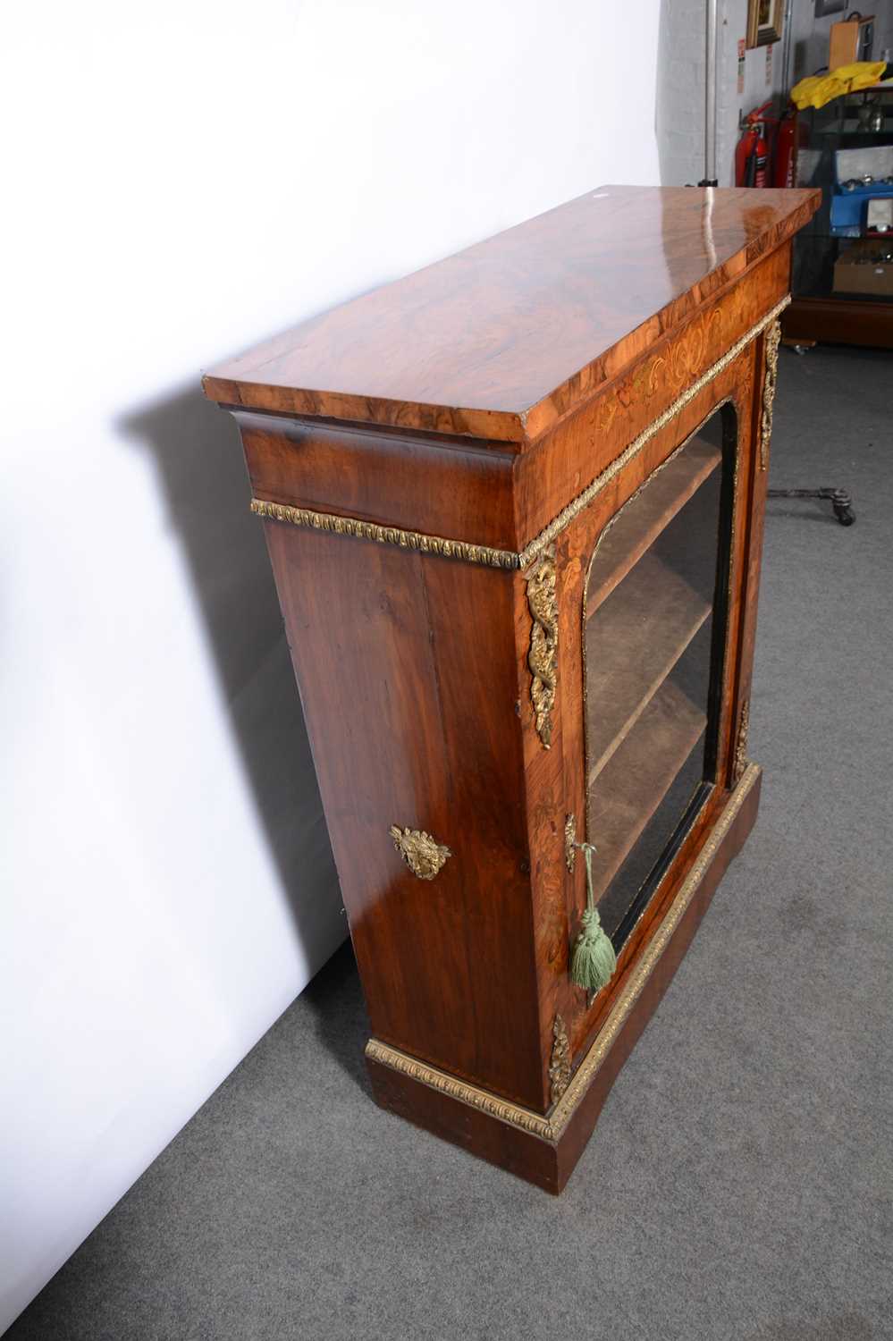 Victorian walnut and marquetry vitrine, - Bild 3 aus 14