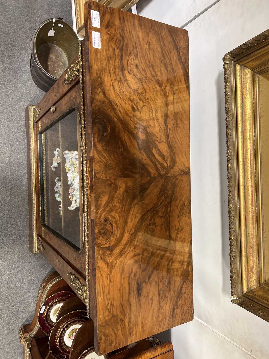 Victorian walnut and marquetry vitrine, - Bild 7 aus 14