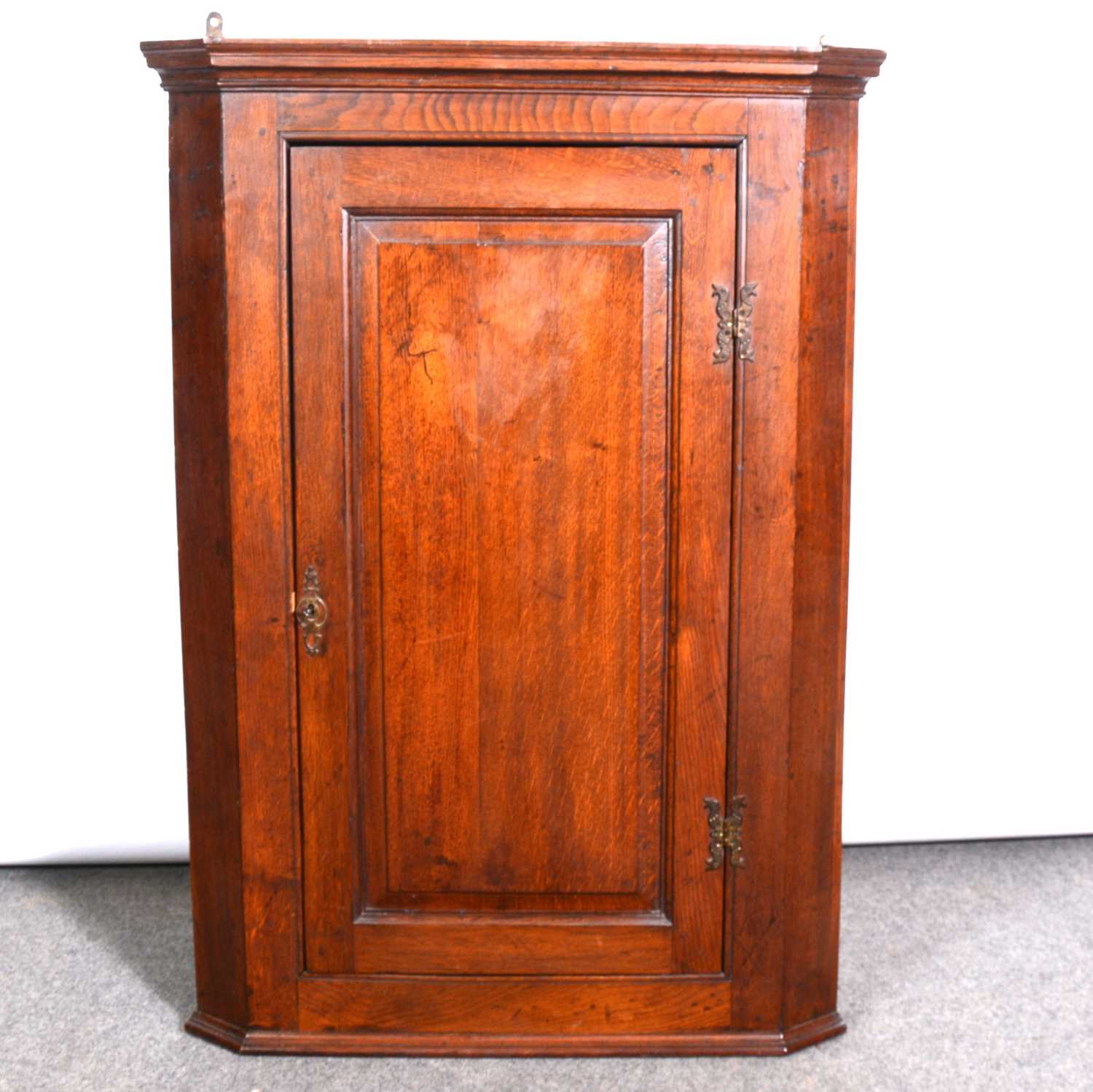 George III oak hanging corner cupboard,