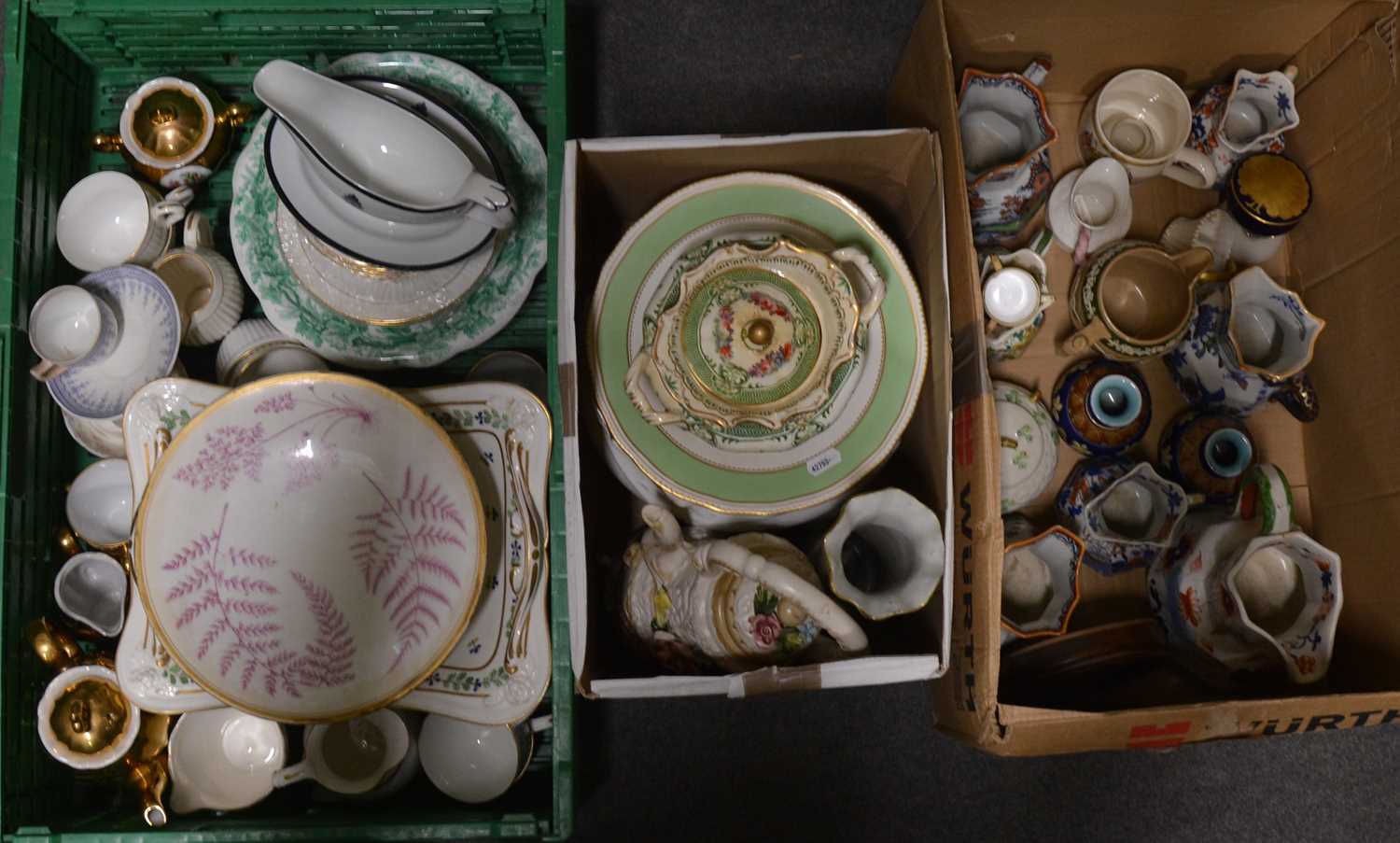 Box of Victorian ceramics including Mason's Ironstone jugs - Bild 2 aus 2