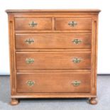 Modern oak chest of drawers,