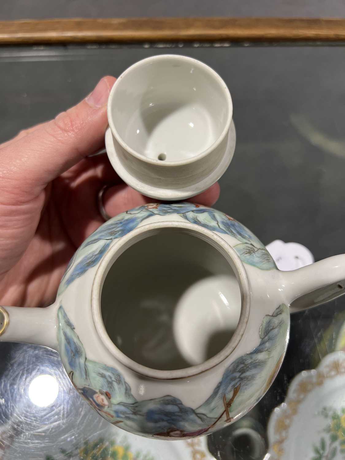 Chinese porcelain teapot and a pair of miniature vases - Image 8 of 13