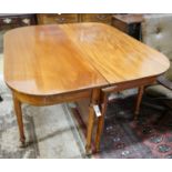 A Regency mahogany drop leaf extending dining table, closed 114cm, width 127cm, height 76cm