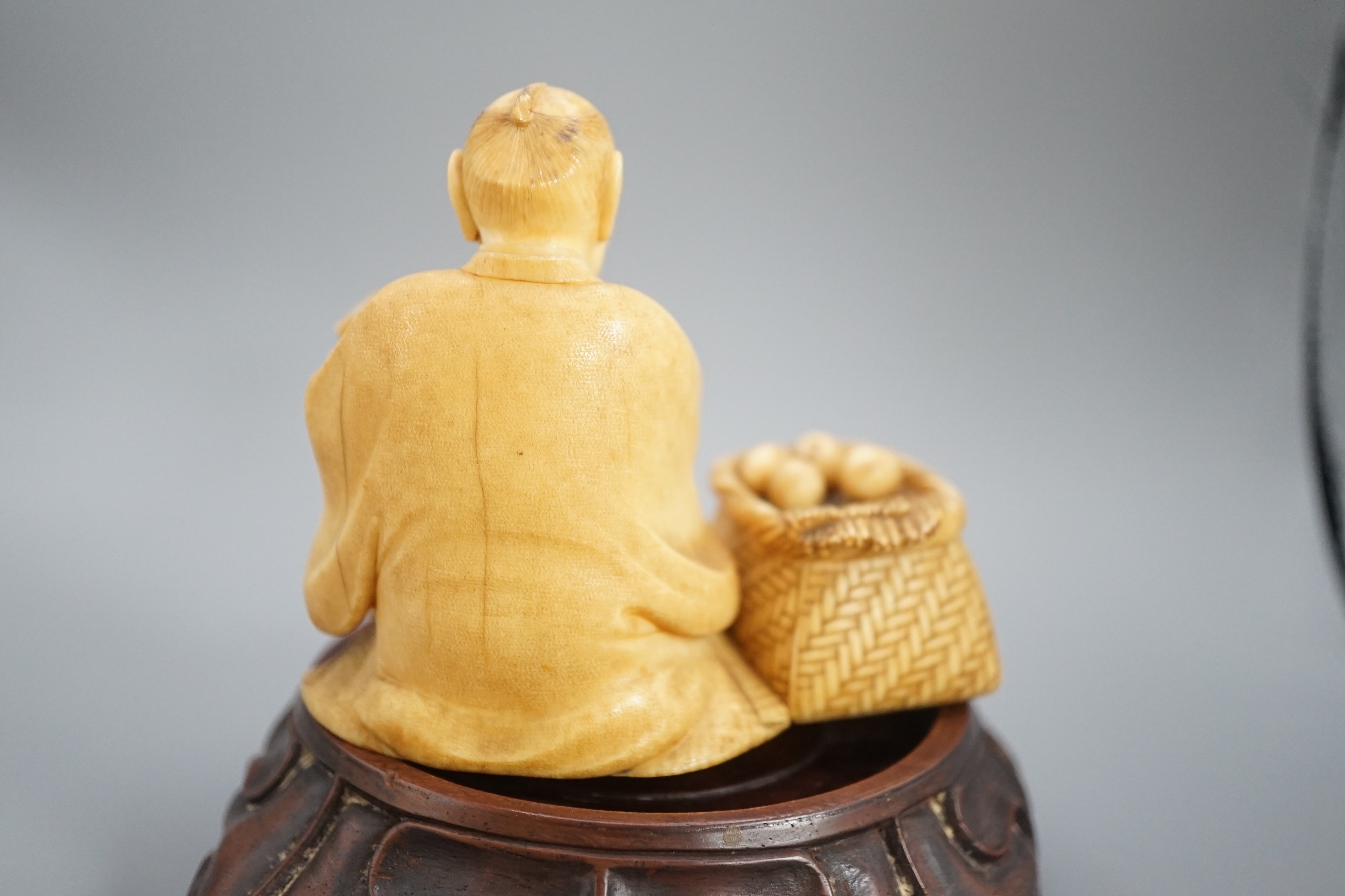 A Japanese ivory okimono of a street vendor kneeling and holding an abacus, Meiji period, 8cm, - Image 5 of 7