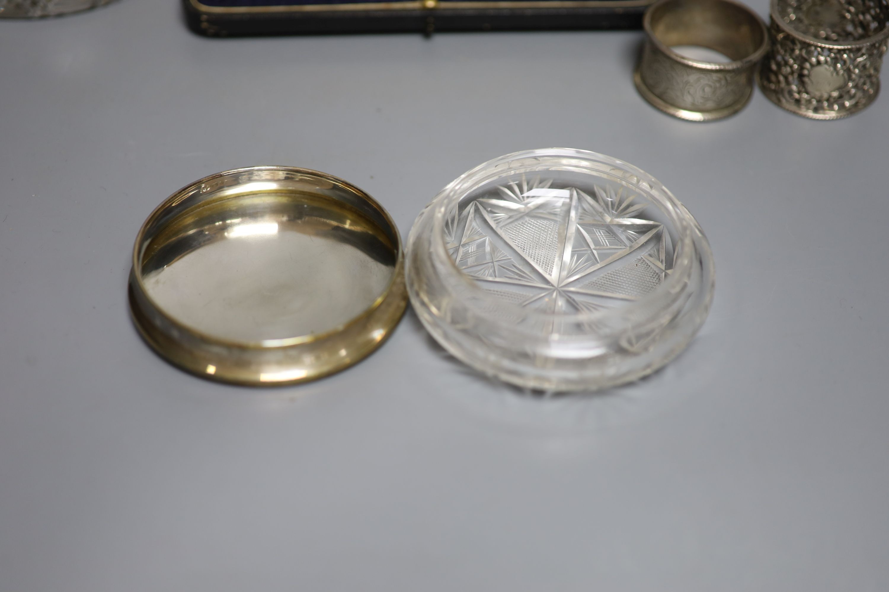 A glass silver mounted inkwell, 2 napkin rings boxed silver dishes and an enamel box - Image 6 of 6