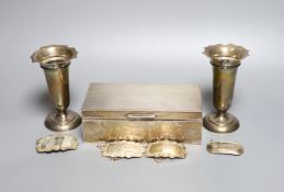 A pair of Edwardian silver vases, Birmingham, 1908, 11.1cm, weighted, four modern silver wine labels