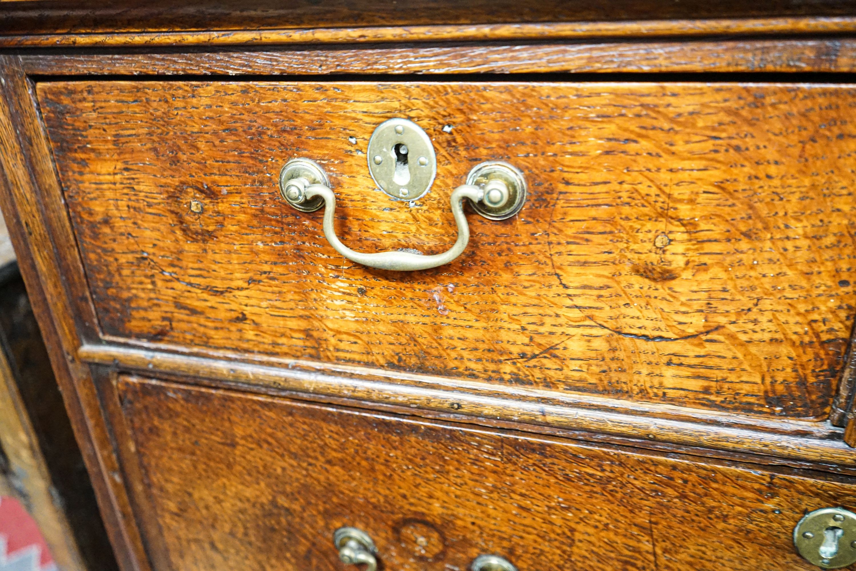 A George III oak chest of five drawers, on bracket feet, width 90cm, depth 52cm, height 103cm - Image 4 of 6