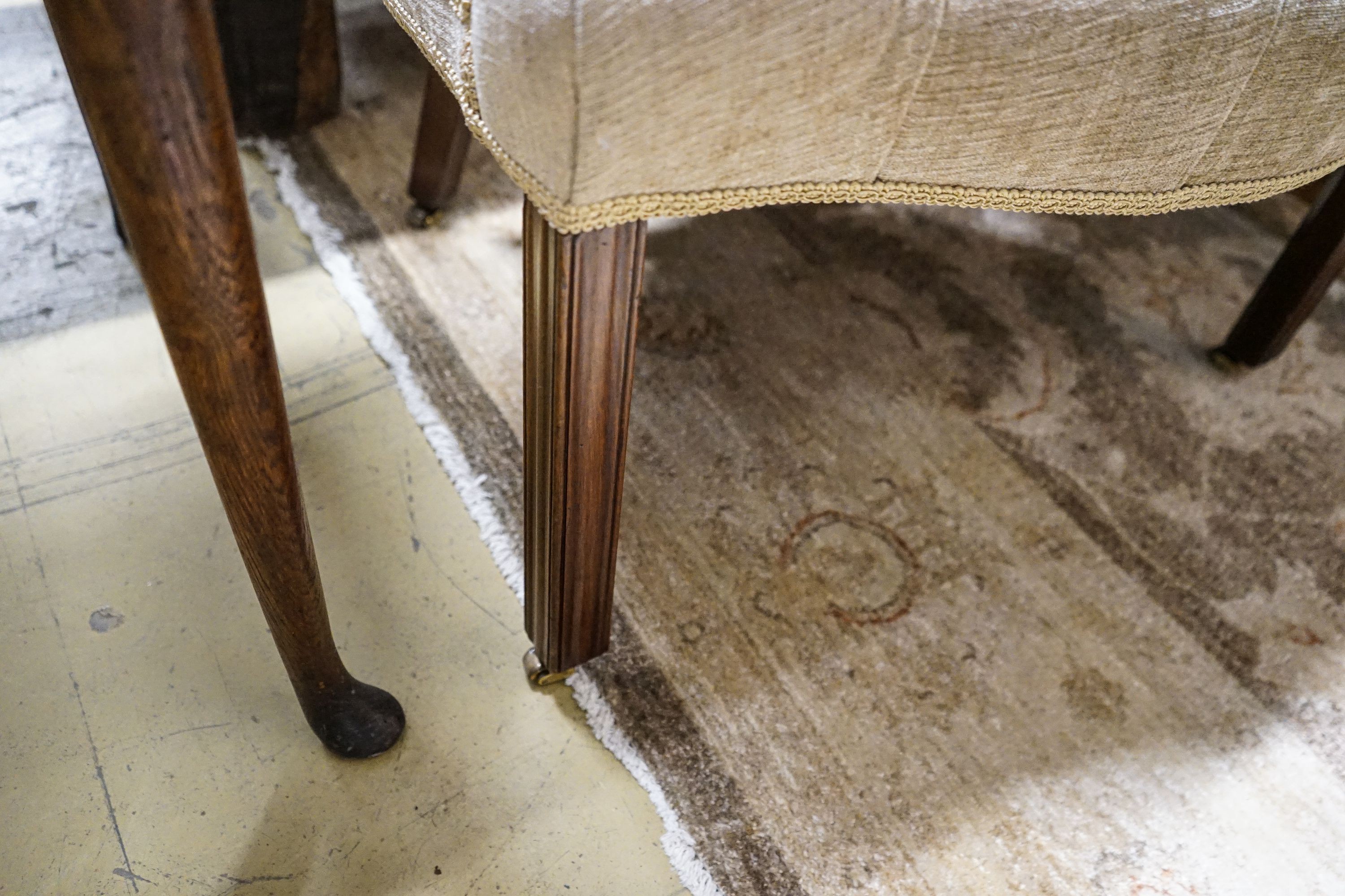 A George III Hepplewhite style mahogany tub chair, with later buttoned upholstery, acanthus carved - Image 3 of 5