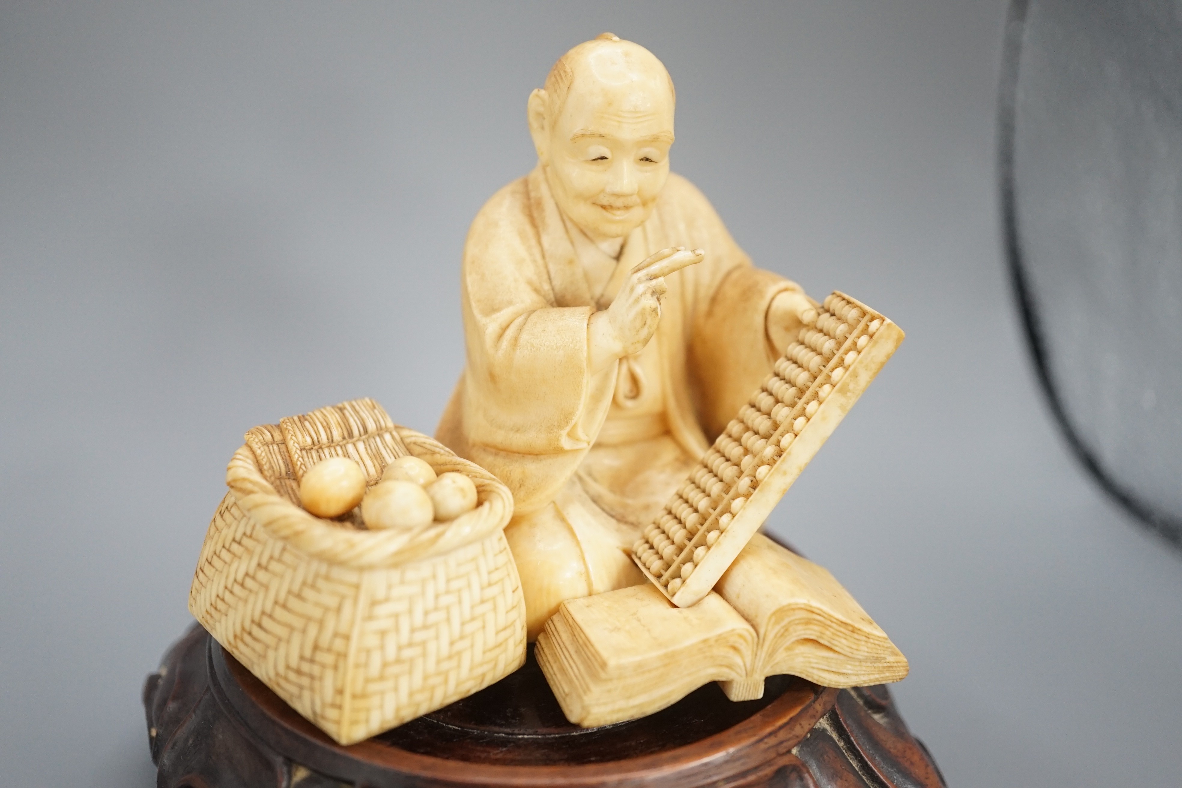 A Japanese ivory okimono of a street vendor kneeling and holding an abacus, Meiji period, 8cm, - Image 2 of 7
