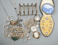 Mixed jewellery including silver and costume, together with a silver toastrack, a silver sovereign