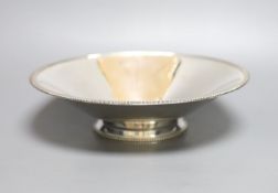 A George VI silver bowl, on circular foot, Atkin Brothers, Sheffield, 1944, diameter 25.5cm, 17oz.