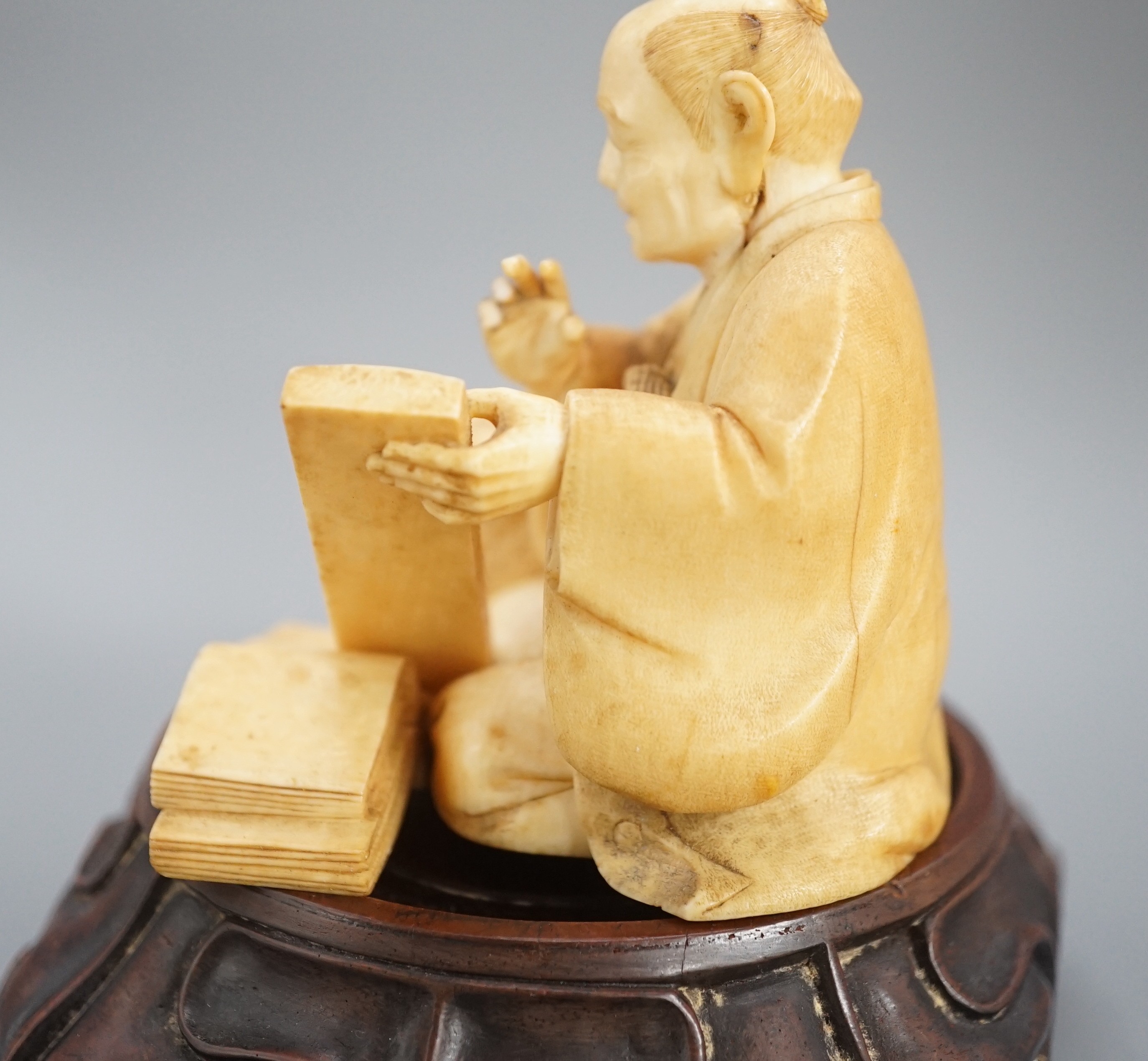 A Japanese ivory okimono of a street vendor kneeling and holding an abacus, Meiji period, 8cm, - Image 6 of 7