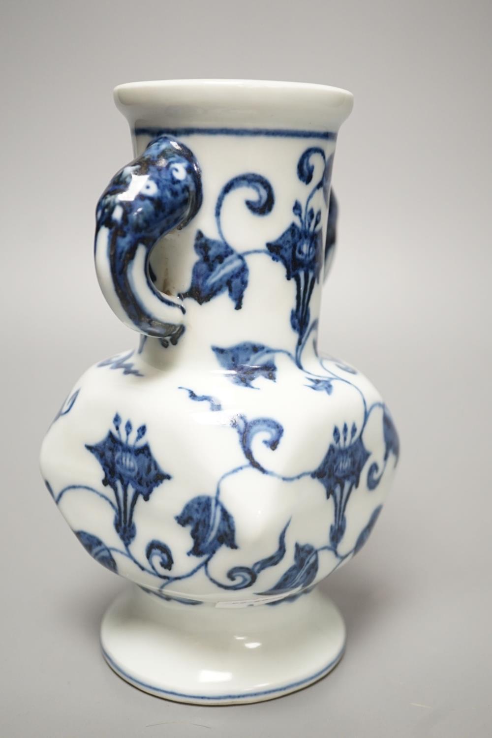 A Chinese blue and white two handled vase, height 18cm - Image 4 of 5