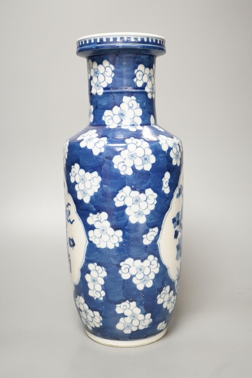 A Chinese blue and white rouleau vase, height 36.5cm - Image 4 of 5