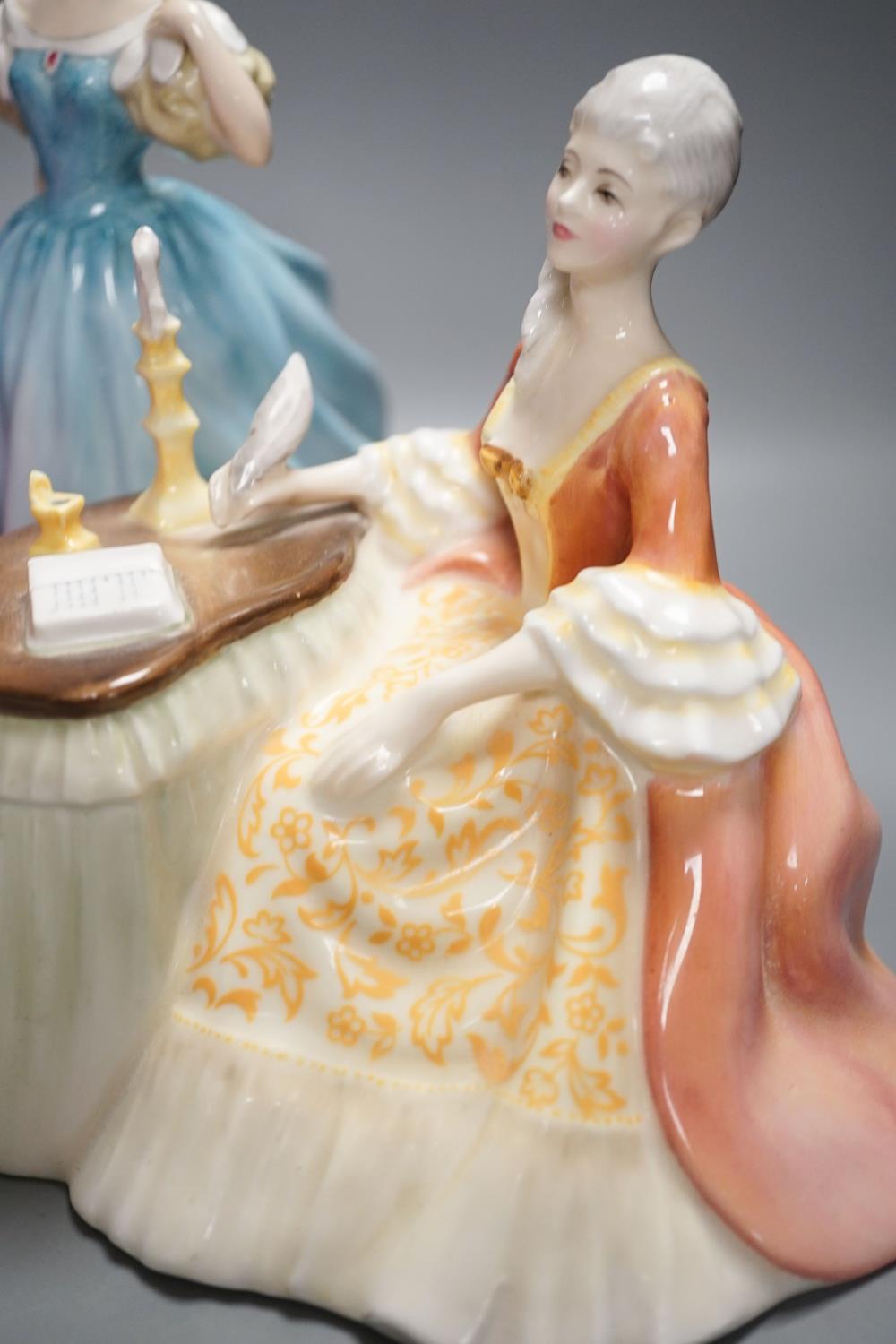 Seven Royal Doulton costume figures and two others Meditation HN2330 and Heart to Heart HN2278 (9) - Image 9 of 11