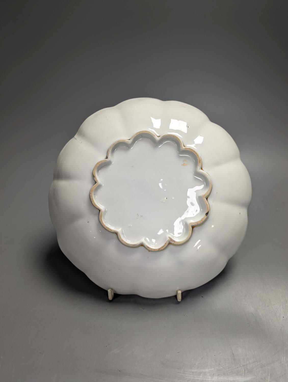 A Chelsea-Derby circular dish painted in puce with a cherub floating on a cloud by Richard Askew, - Image 3 of 3