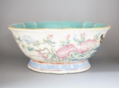 A Chinese famille rose bowl, Tongzhi mark and period, 16cm
