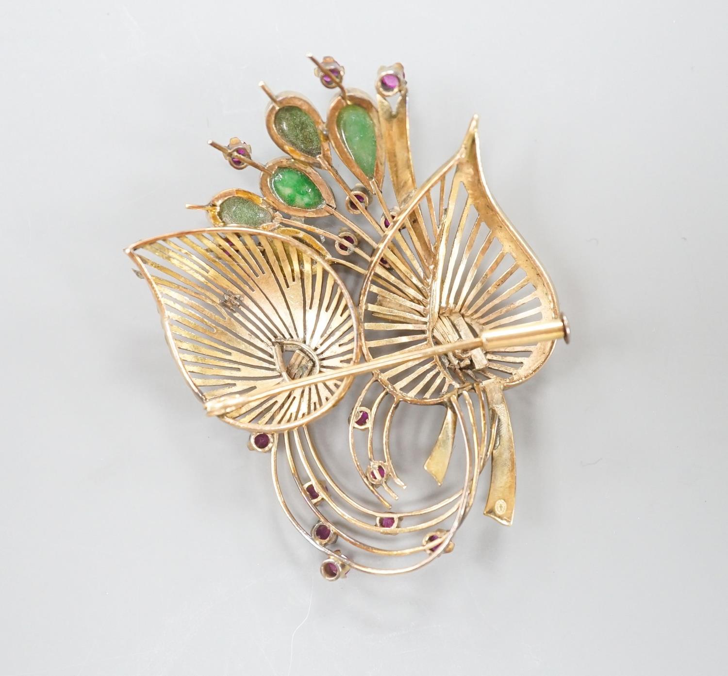 A yellow metal, jade and gem set floral spray brooch, 53mm, gross weight 13.9 grams. - Image 3 of 4