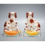 A pair of Staffordshire spaniel and puppy groups, 15cm high