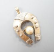 A yellow and white metal and cultured pearl set horseshoe pendant, 27mm, gross weight 4.1 grams.