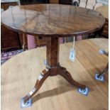 An early 19th century circular yew tilt top tea table, diameter 69cm, height 73cm