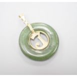 A yellow metal mounted pierced circular nephrite pendant, diameter 29mm, gross weight 8.5 grams.