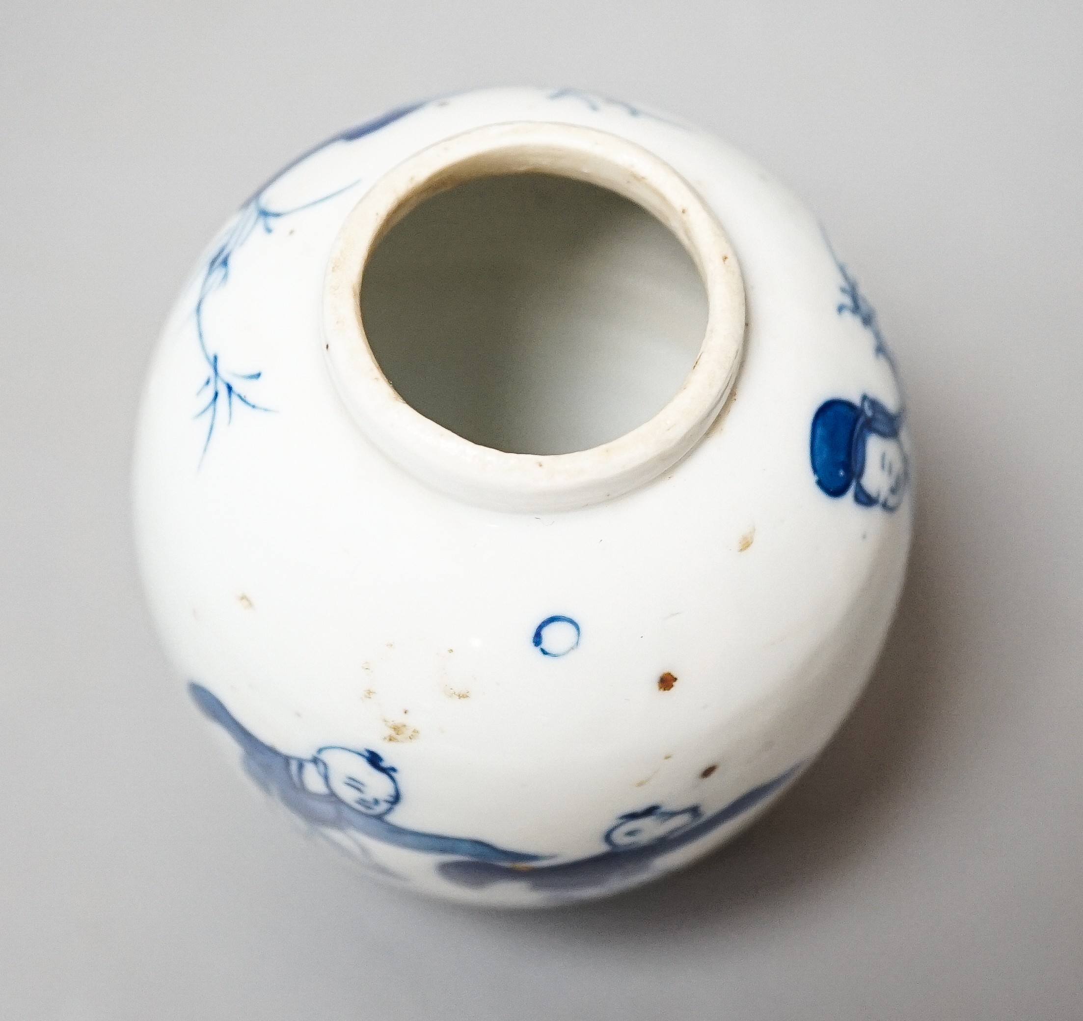 A small Chinese blue and white 'boys' vase 10cm - Image 3 of 5