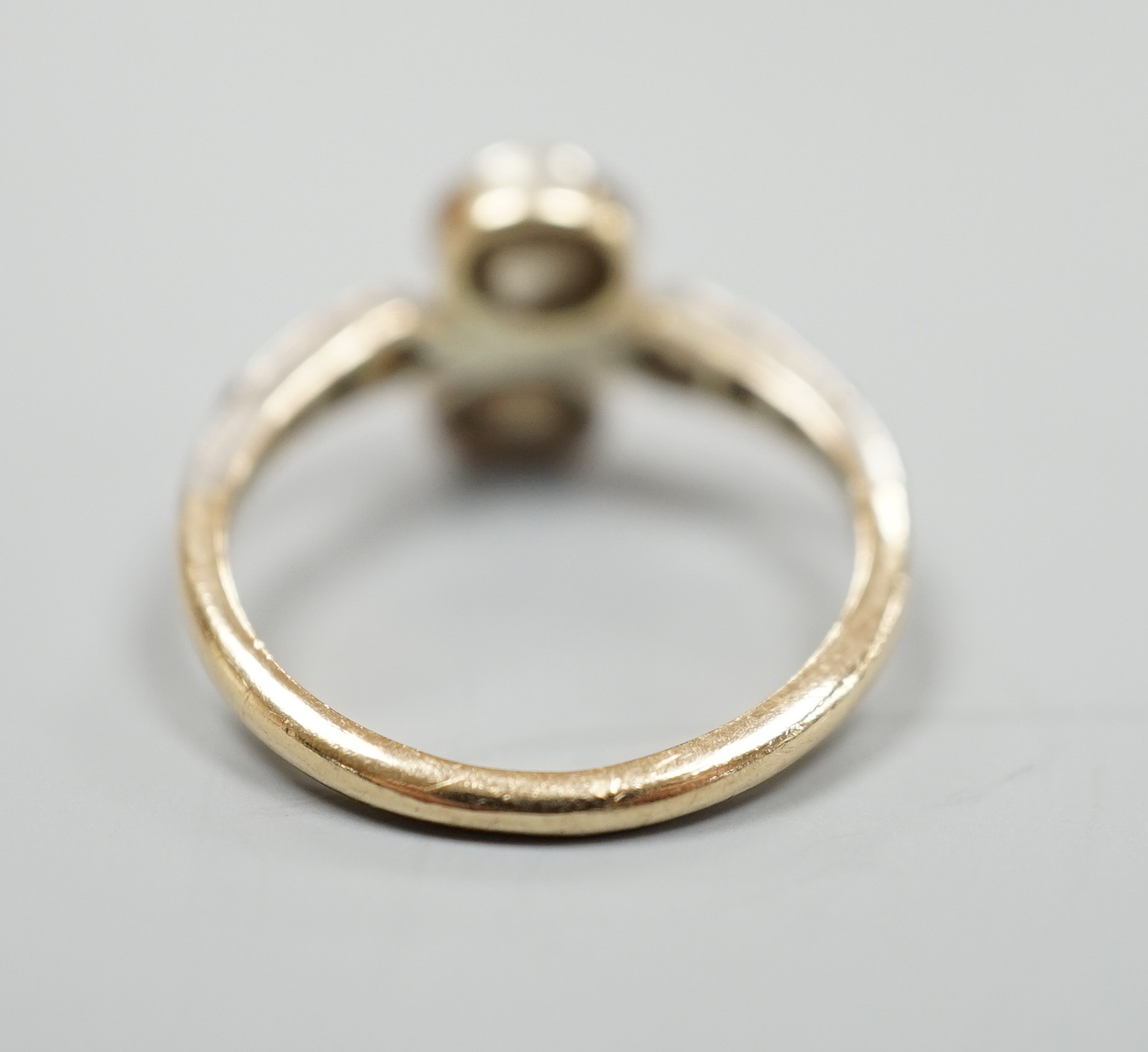 An antique yellow metal and two stone rose cut diamond set crossover ring, with diamond set - Image 3 of 4