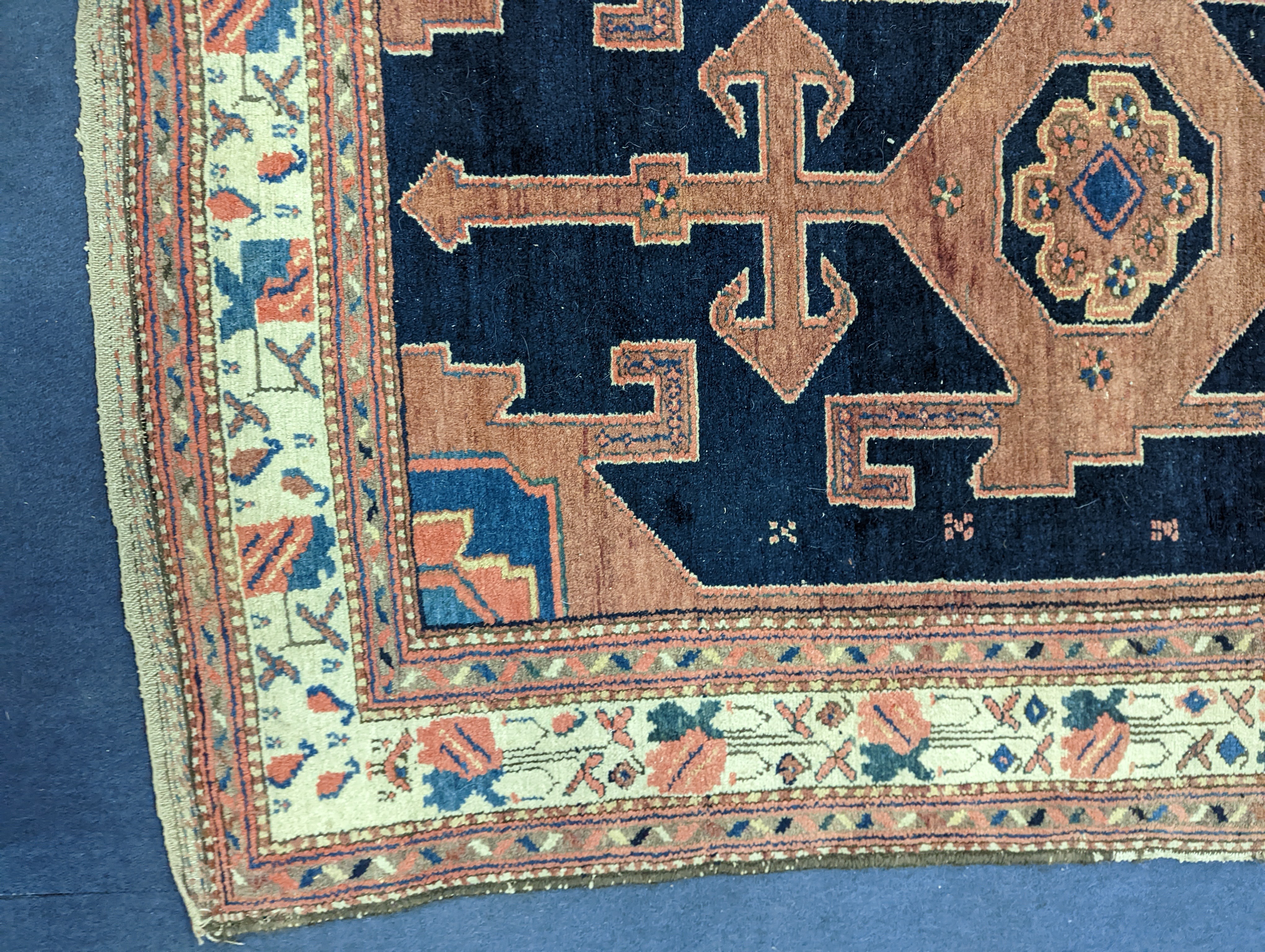 A Hamadan blue ground rug, 197 x 132cm - Image 5 of 10