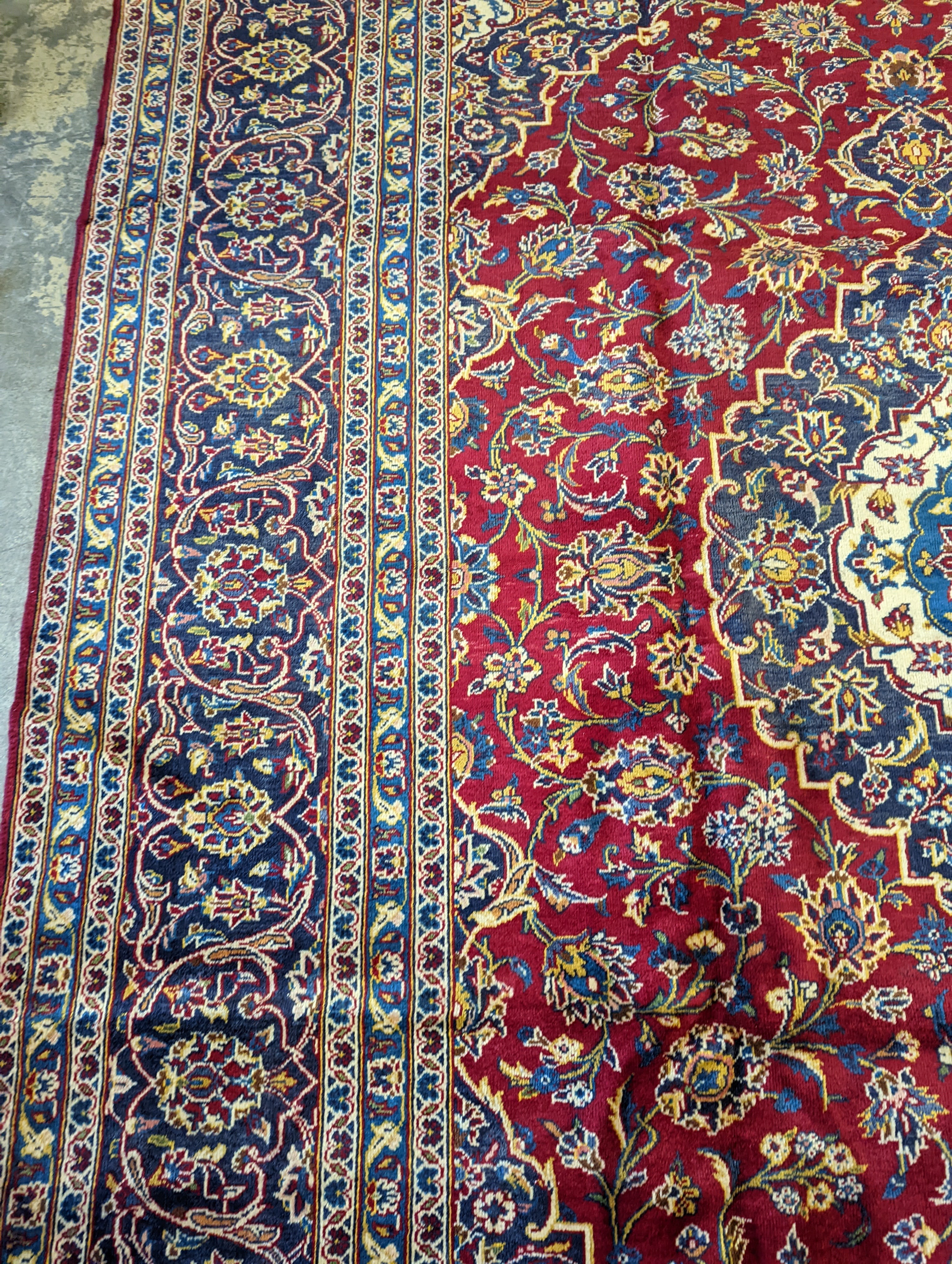 A Kashan carpet, 330 x 244cm - Image 3 of 11