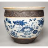A Chinese blue and white crackle glaze jardiniere, c.1900, 23cm