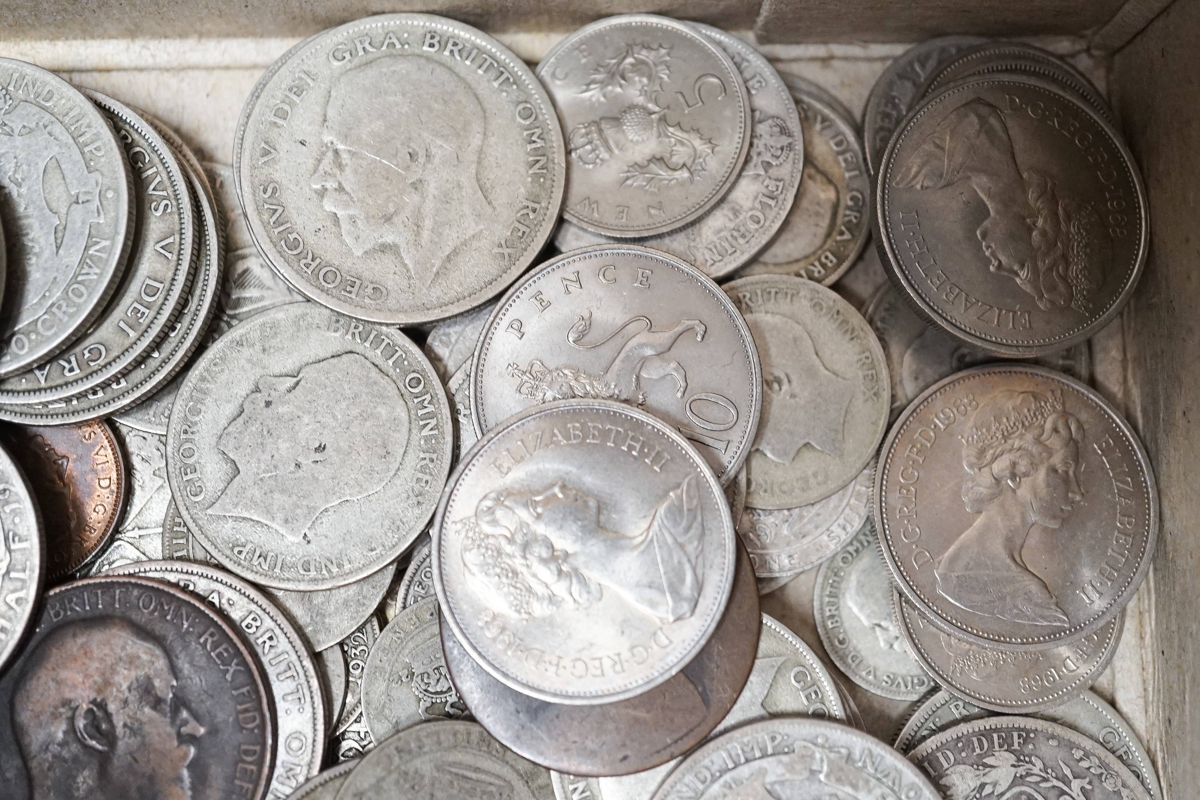 A group of 19th/20th century UK and World coins including florins and crowns - Image 3 of 7