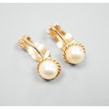 A pair of 9c and cultured pearl ear clips, 17mm, gross weight 3.1 grams.