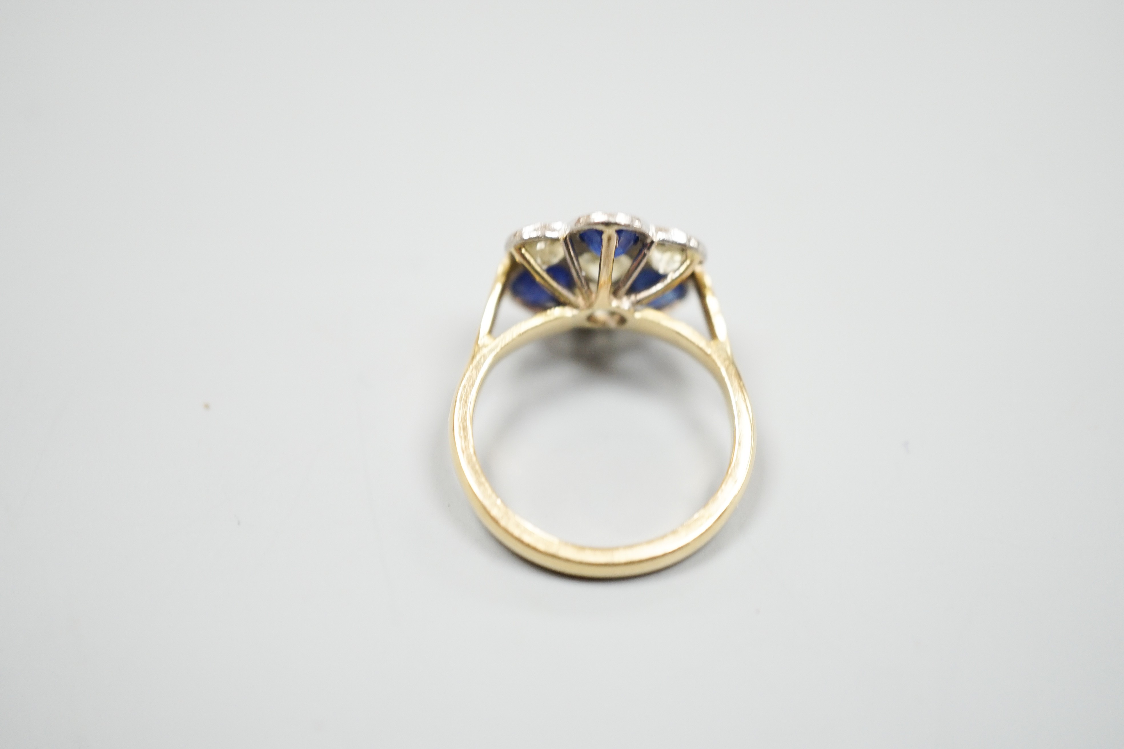A modern 18ct gold, four stone diamond and three stone sapphire set flower head cluster ring, size - Image 4 of 4