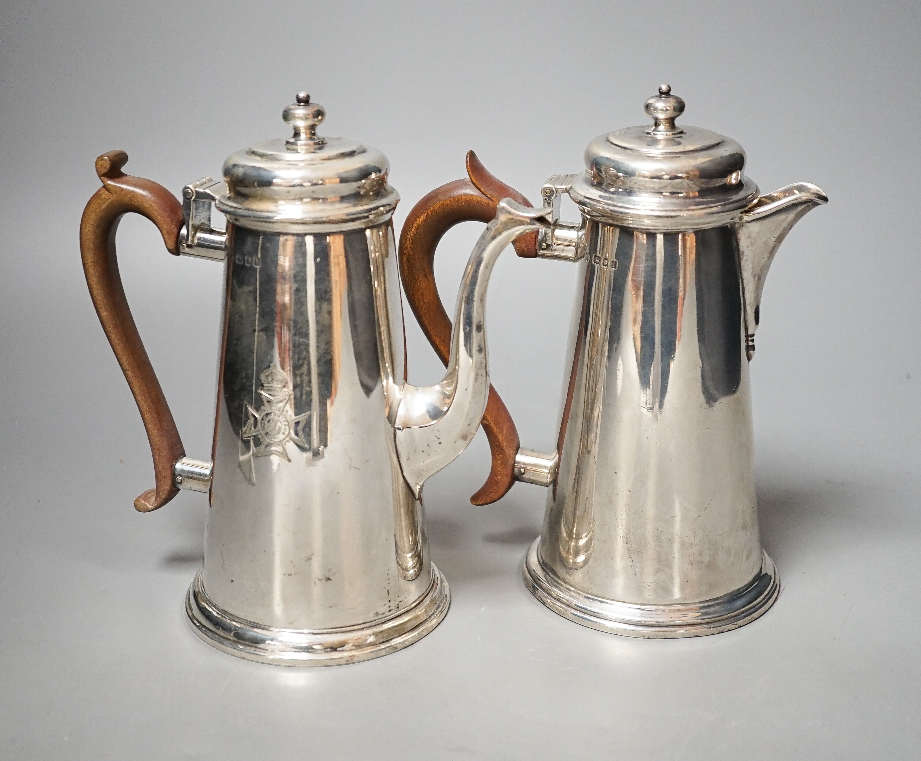 A George V cafe au lait pair, by Tessiers Ltd, London, 1924, engraved with Rifle Brigade crest,