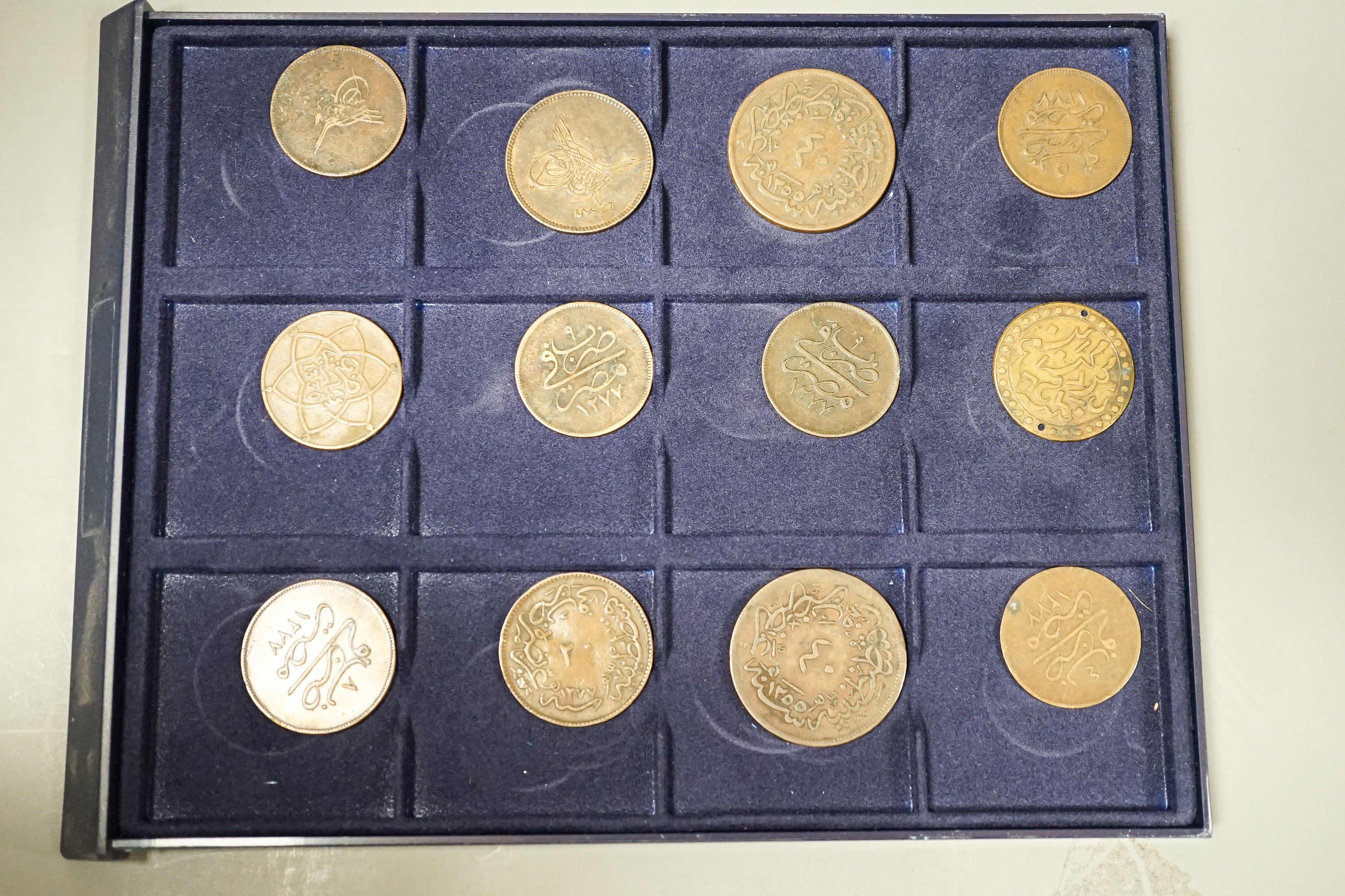 Ottoman Empire and Islamic coins, 19th/20th century, silver and bronze coinage, 12 trays - Image 10 of 13