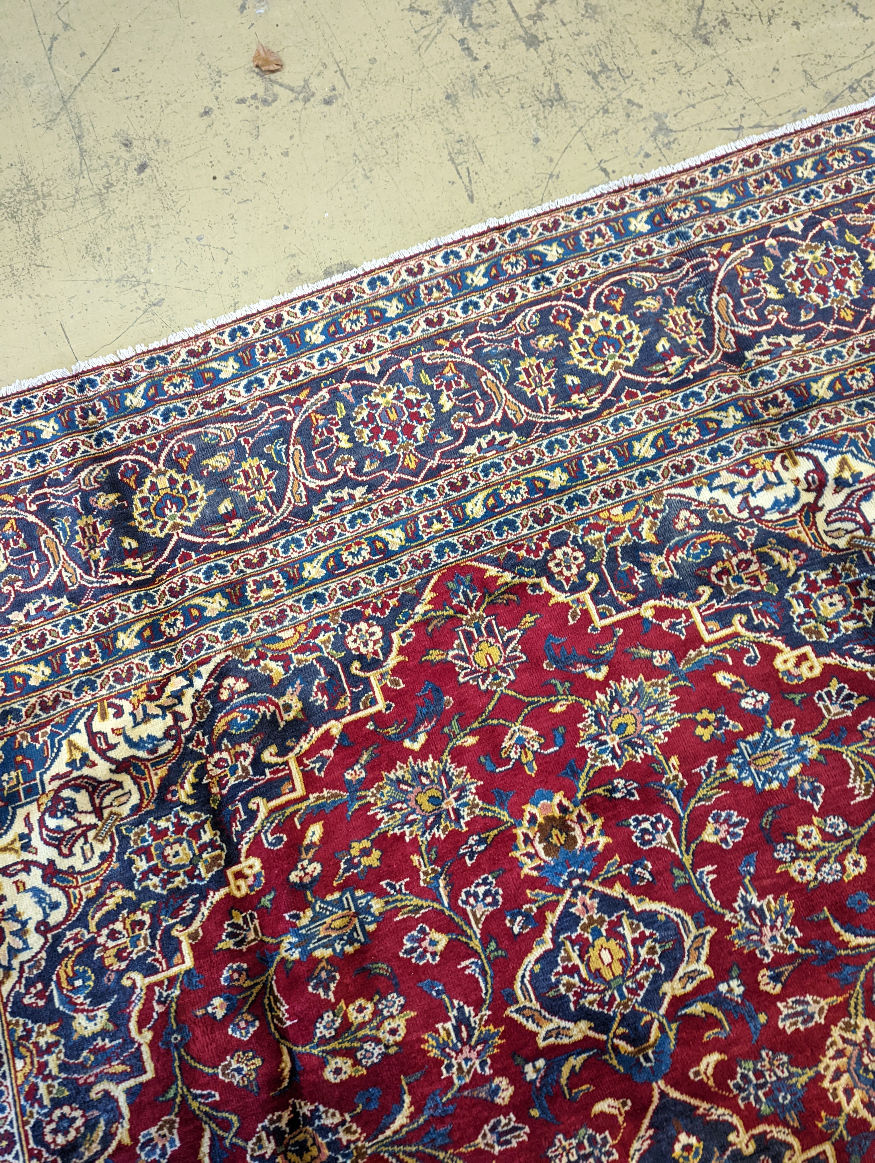 A Kashan carpet, 330 x 244cm - Image 5 of 11
