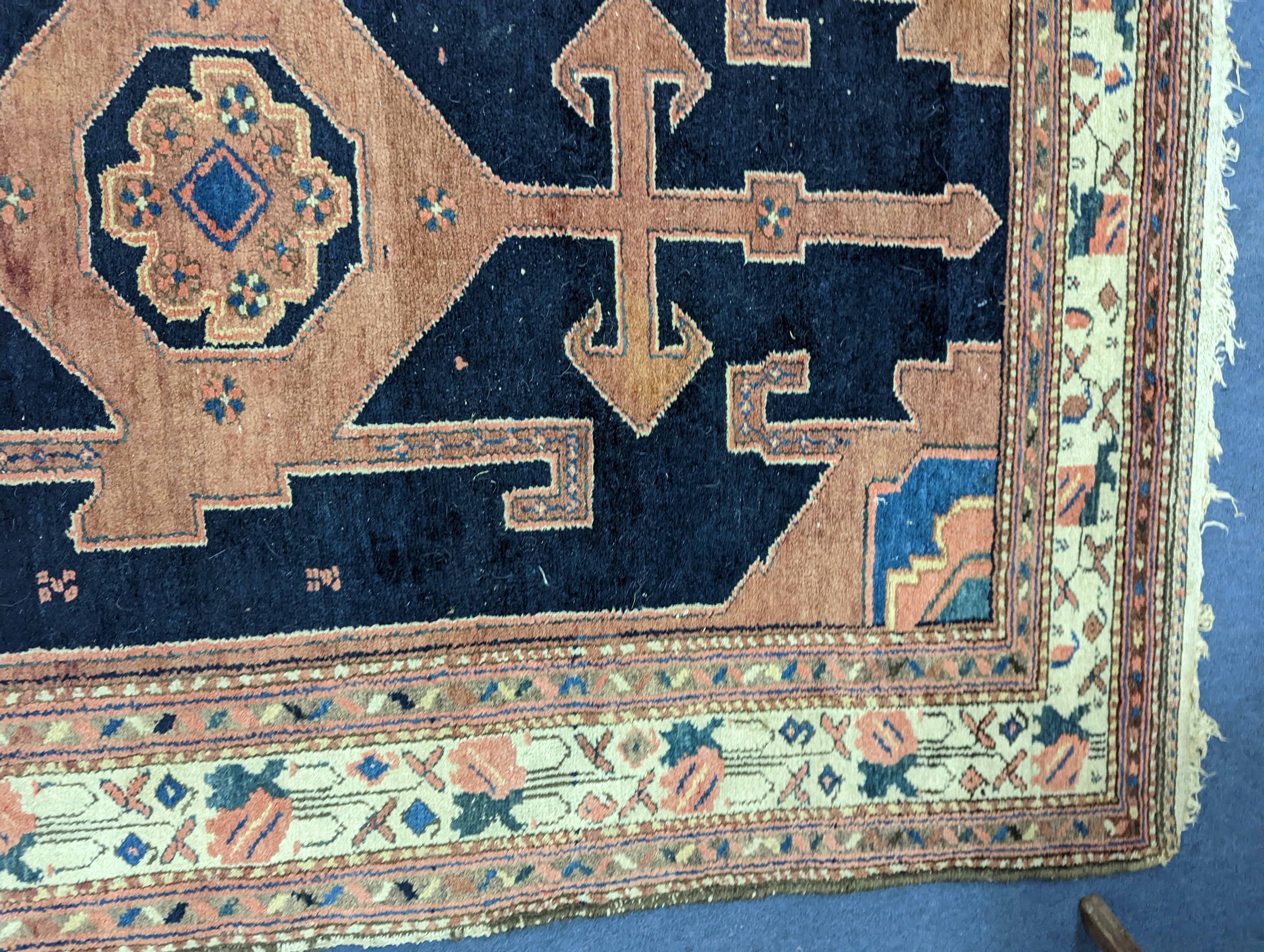 A Hamadan blue ground rug, 197 x 132cm - Image 4 of 10