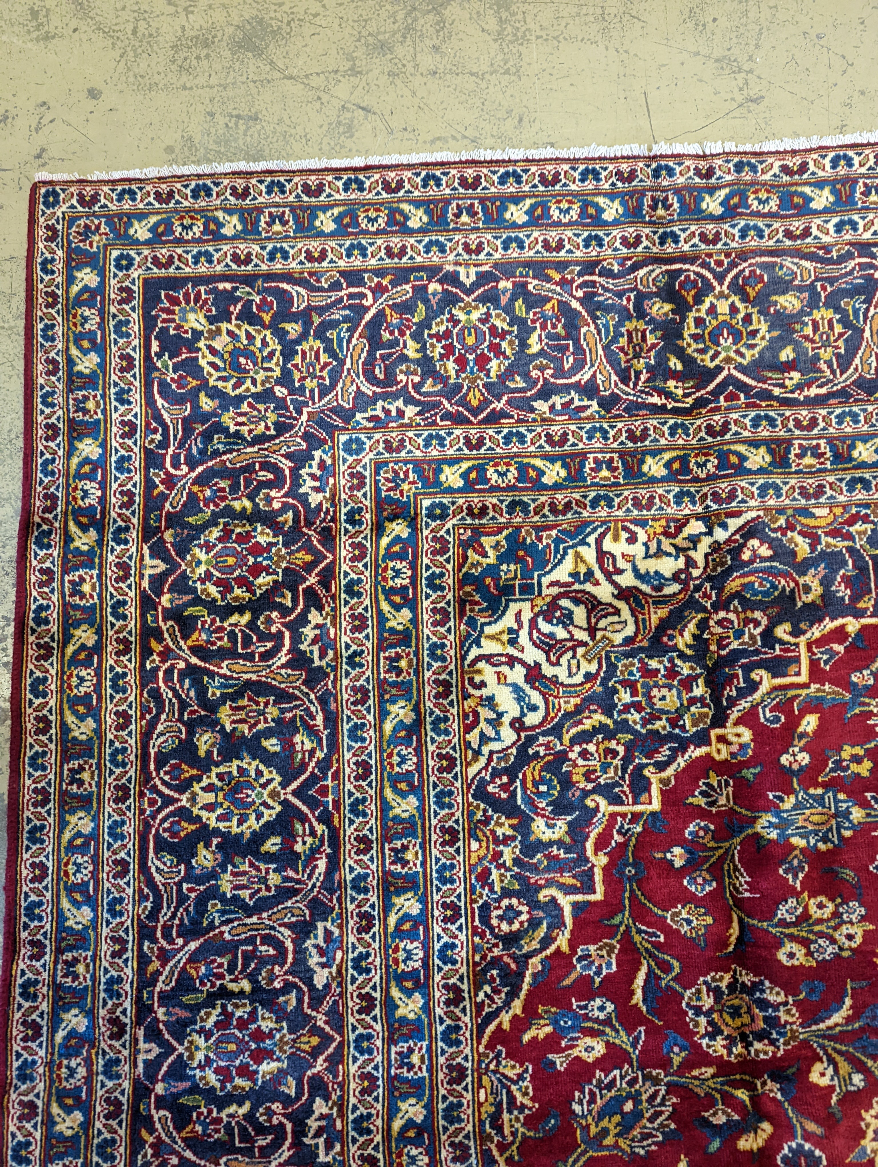 A Kashan carpet, 330 x 244cm - Image 4 of 11