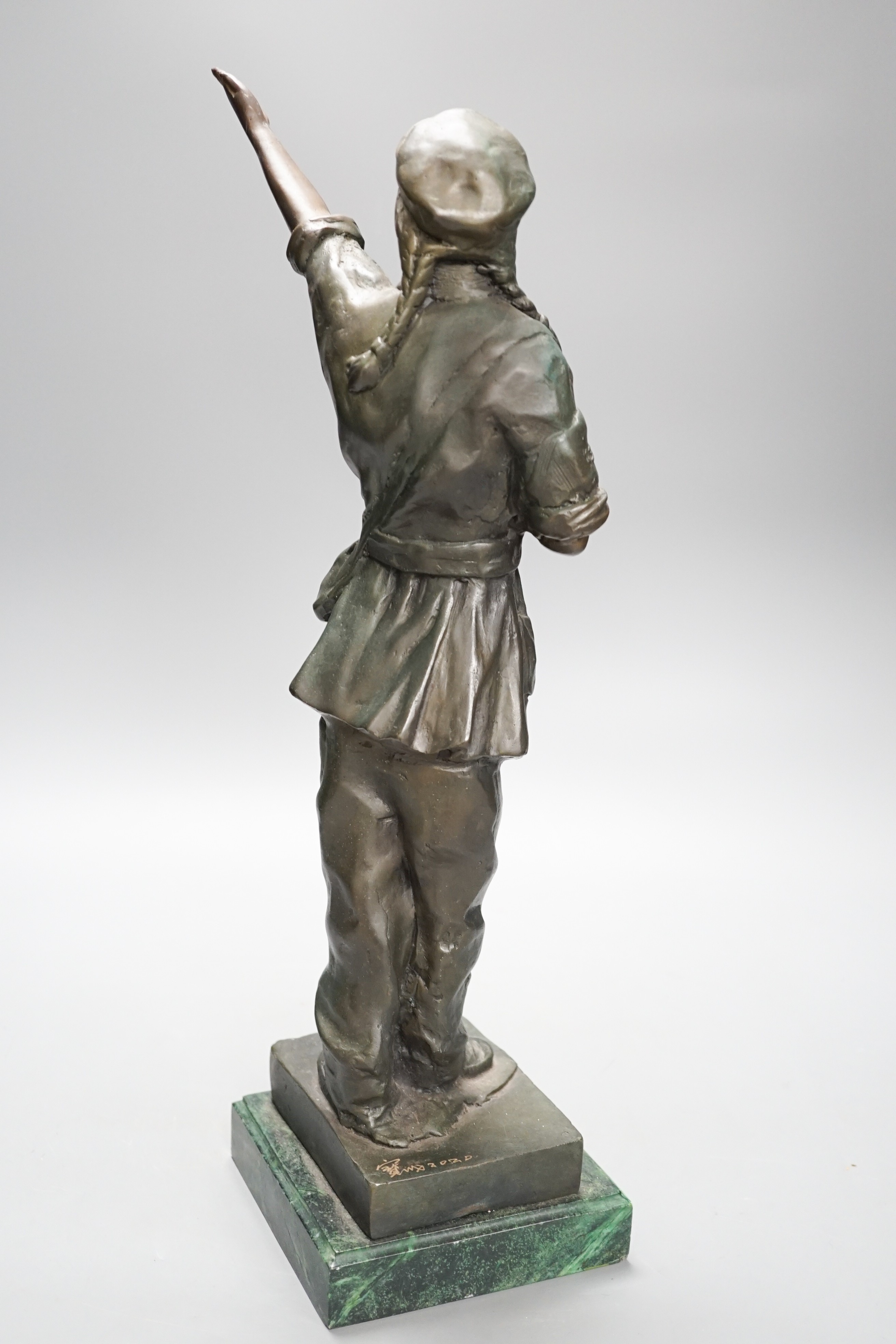 Le Bao bronze figure, a Red guard from Chinese revolutionary opera, 2020. 46cm - Image 4 of 6