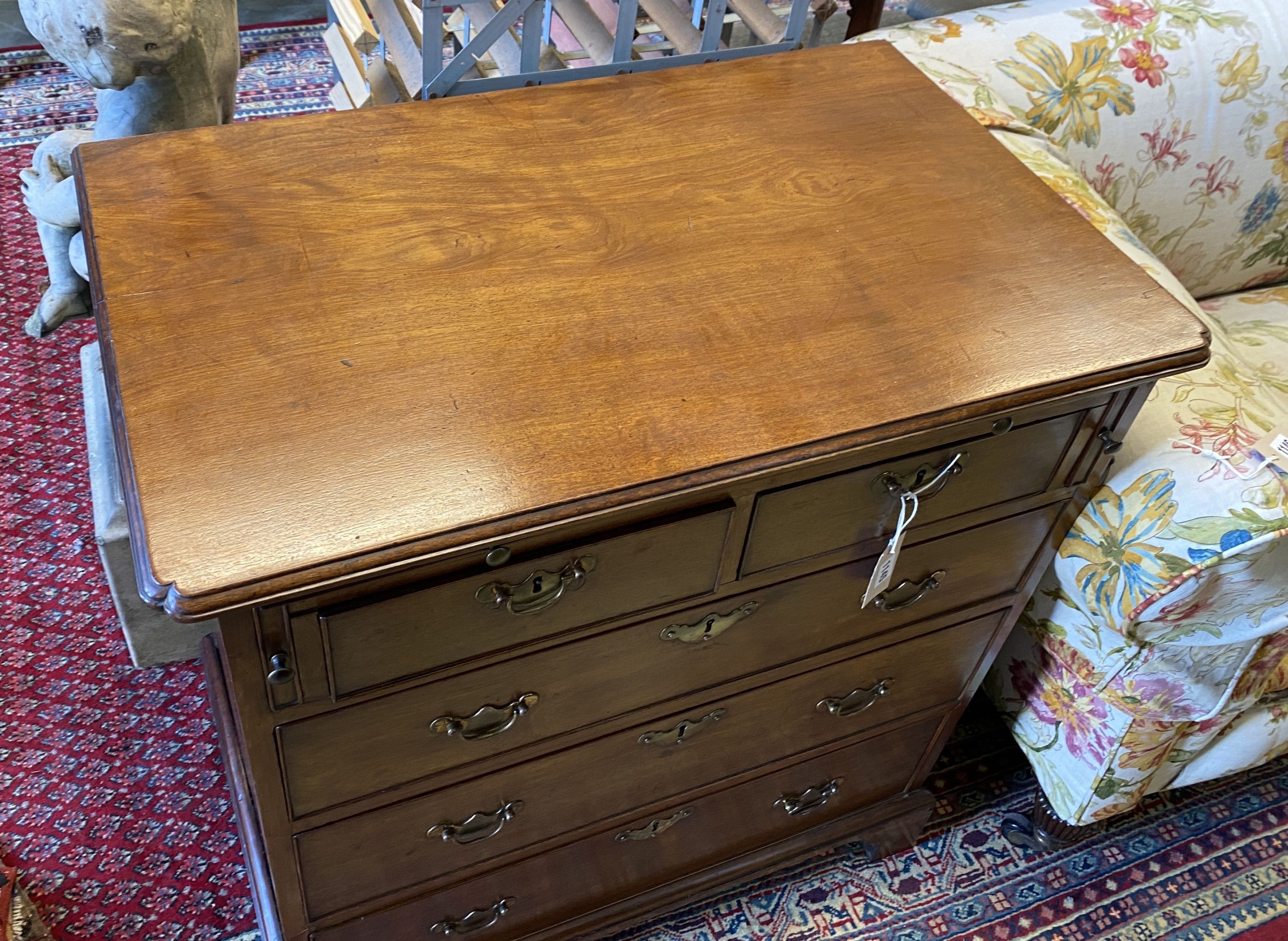 A George III mahogany bachelor's chest with brushing slide, width 82cm, depth 49cm, height 84cm - Image 3 of 3