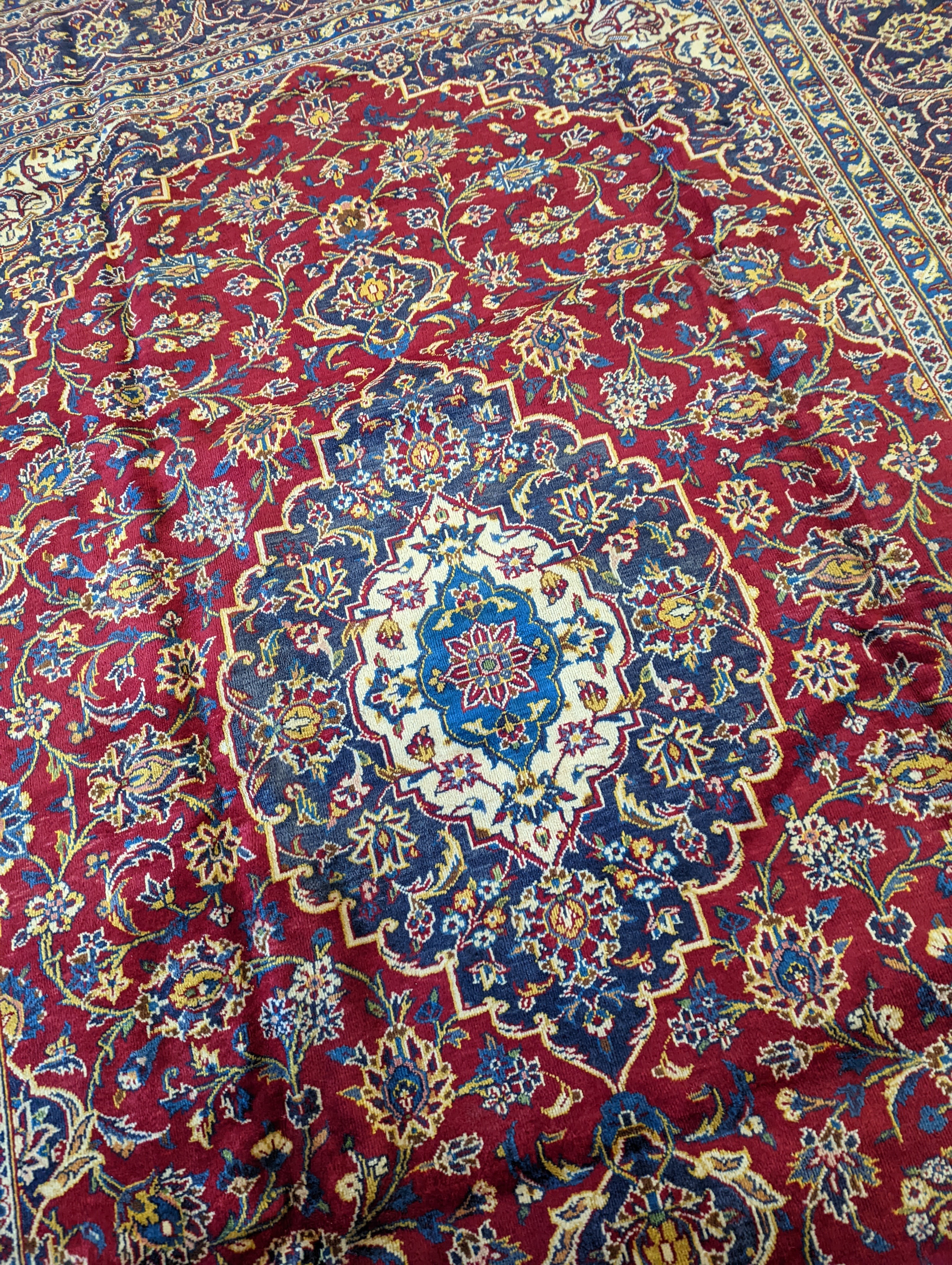 A Kashan carpet, 330 x 244cm - Image 6 of 11