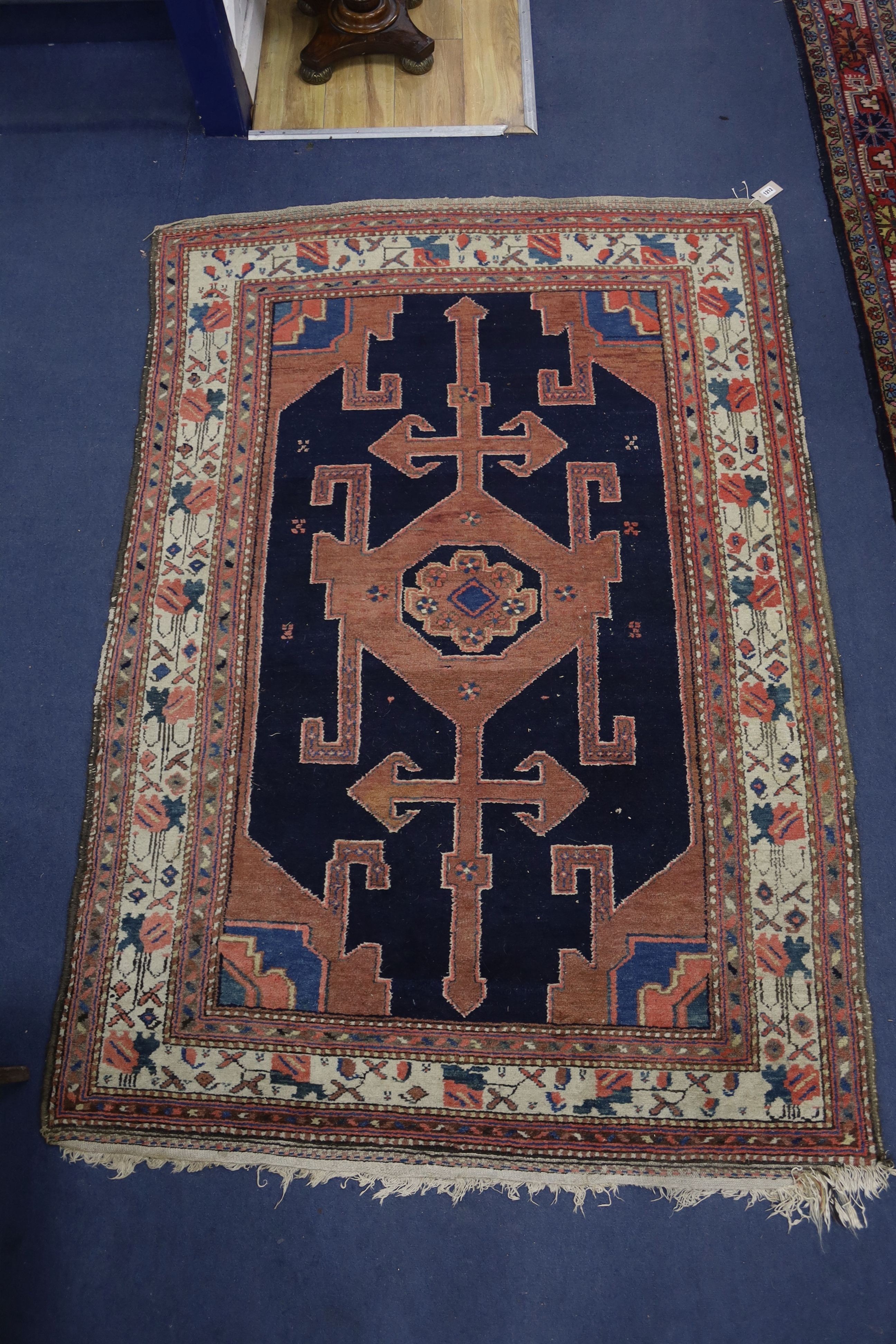 A Hamadan blue ground rug, 197 x 132cm - Image 6 of 10