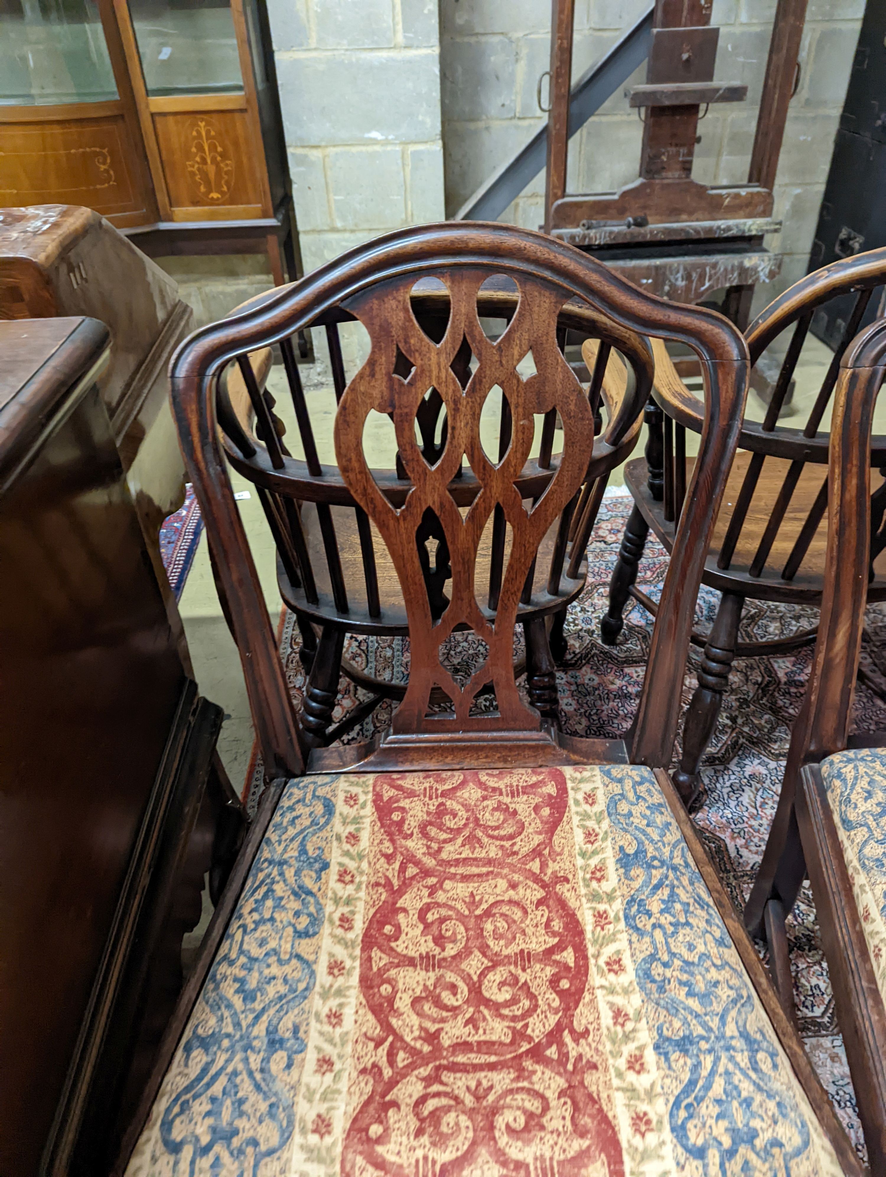 A pair of George III Hepplewhite period mahogany chairs. H-93cm. - Image 3 of 4