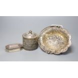 A late Victorian pierced silver basket, London, 1882, 15.7cm, a similar silver octagonal box and