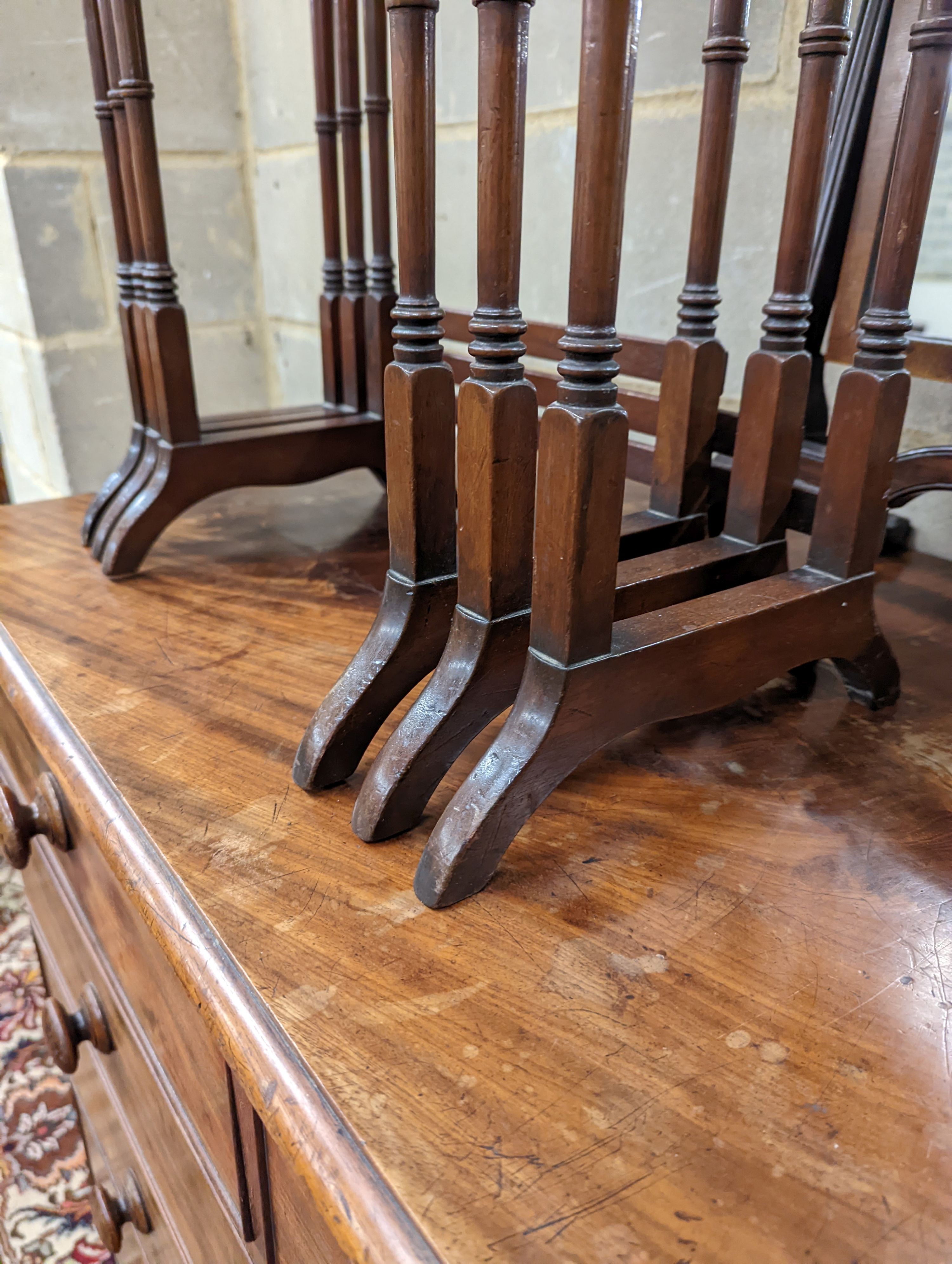 An Edwardian mahogany toilet mirror and a nest of tea tables. Tables measure - W-53cm, D-35cm, H- - Image 6 of 6