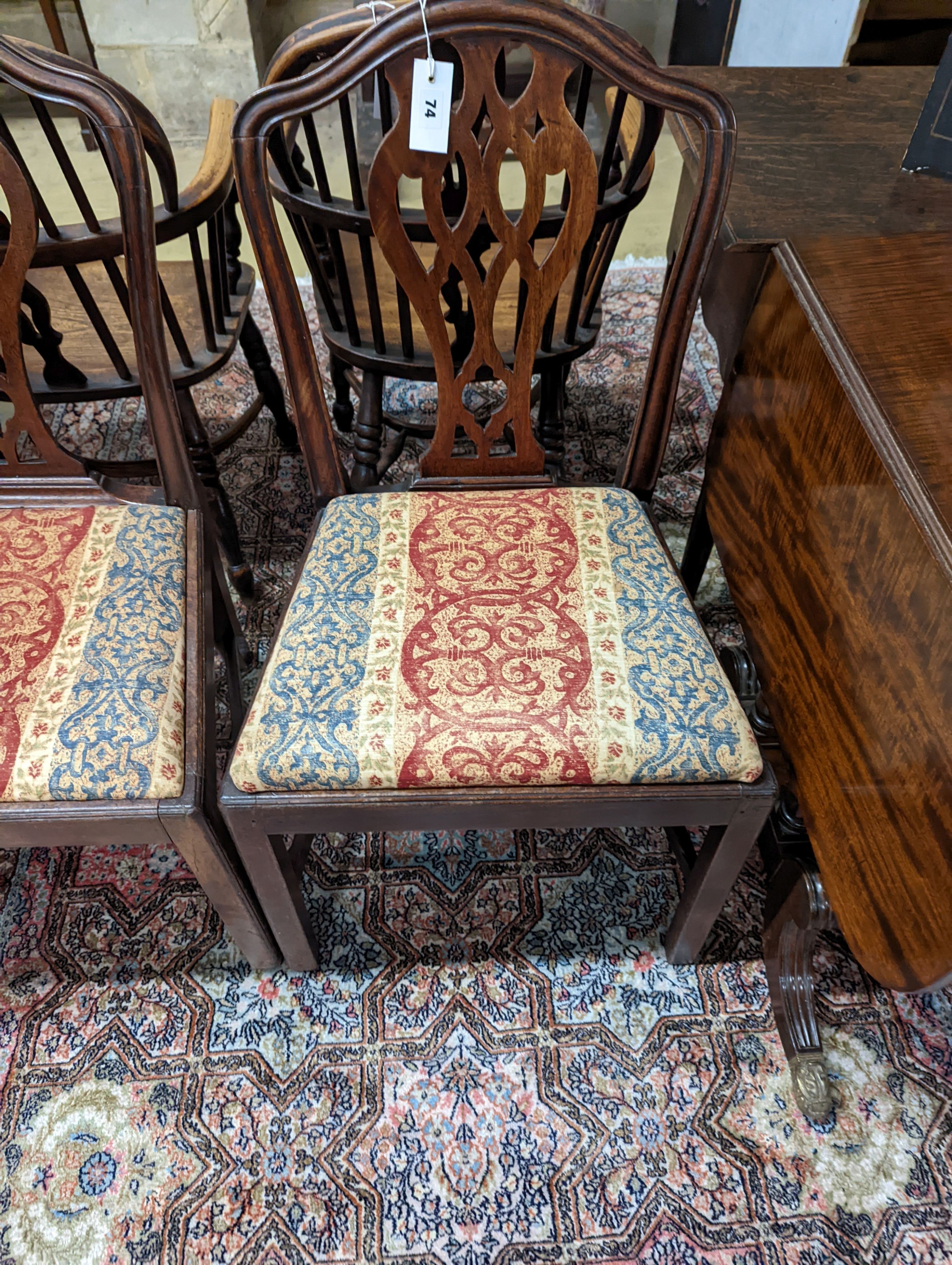 A pair of George III Hepplewhite period mahogany chairs. H-93cm. - Image 4 of 4