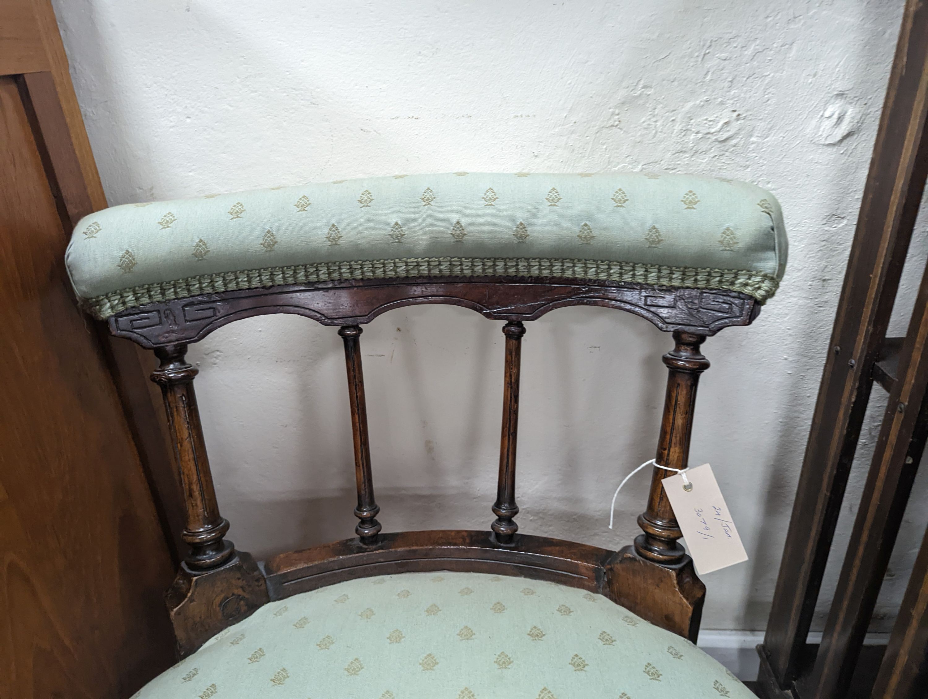 A Victorian walnut nursing chair. H-57cm. - Image 3 of 7