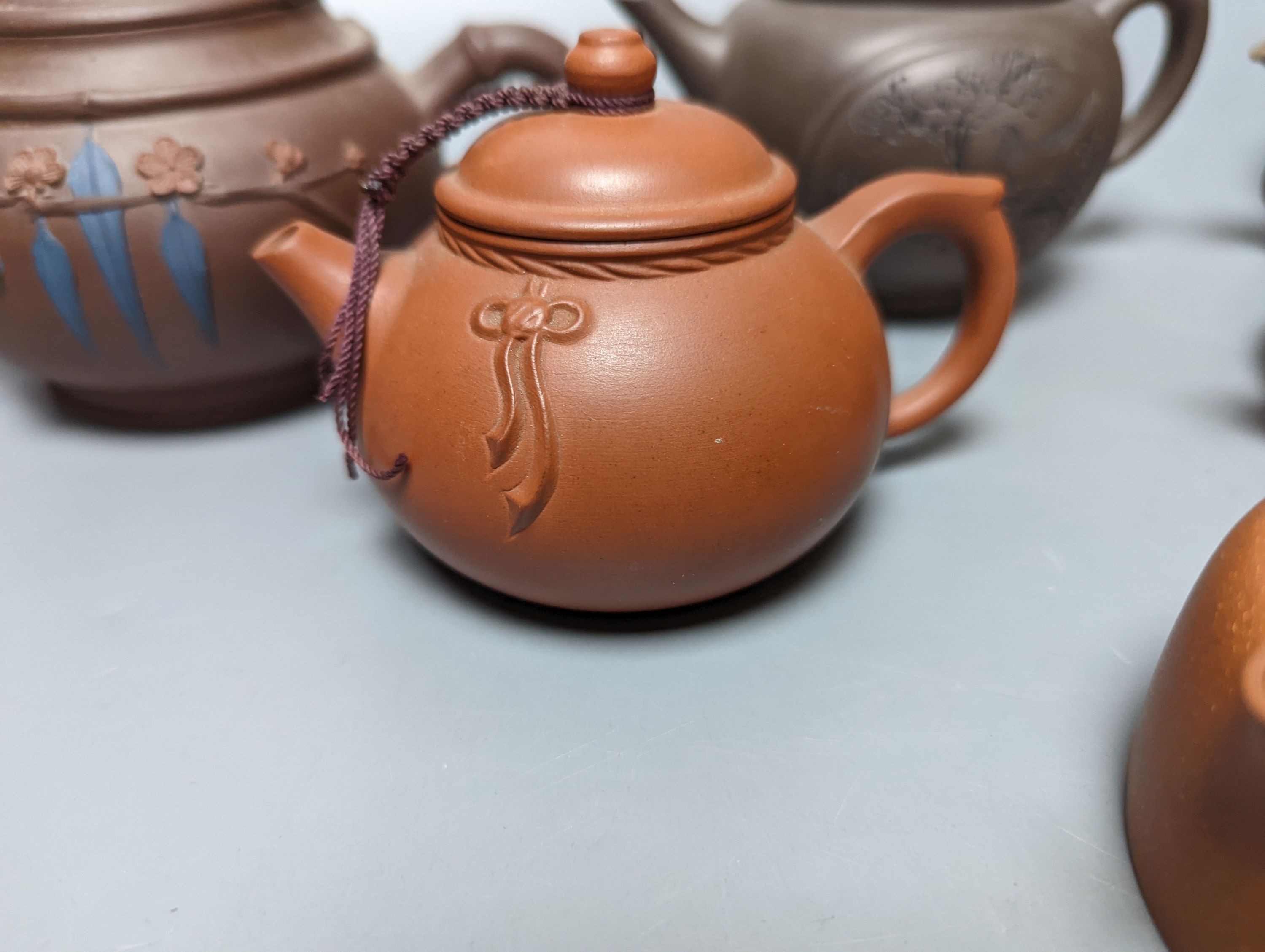 A Chinese stoneware 'cash' teapot and cover and five Yixing teapots (6) - Image 3 of 7