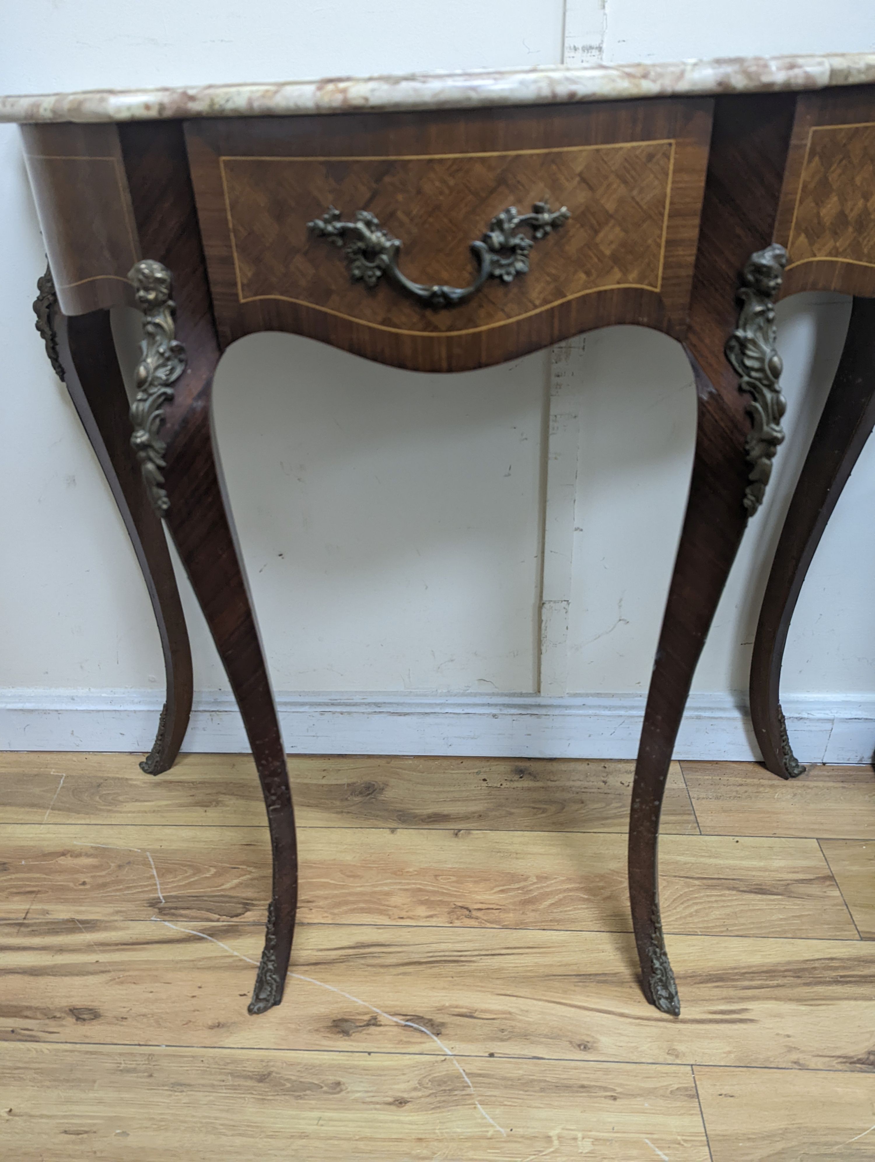 A Louis XVI design marble top serpentine console table. W-102cm, D-47cm, H-91cm. - Image 5 of 5